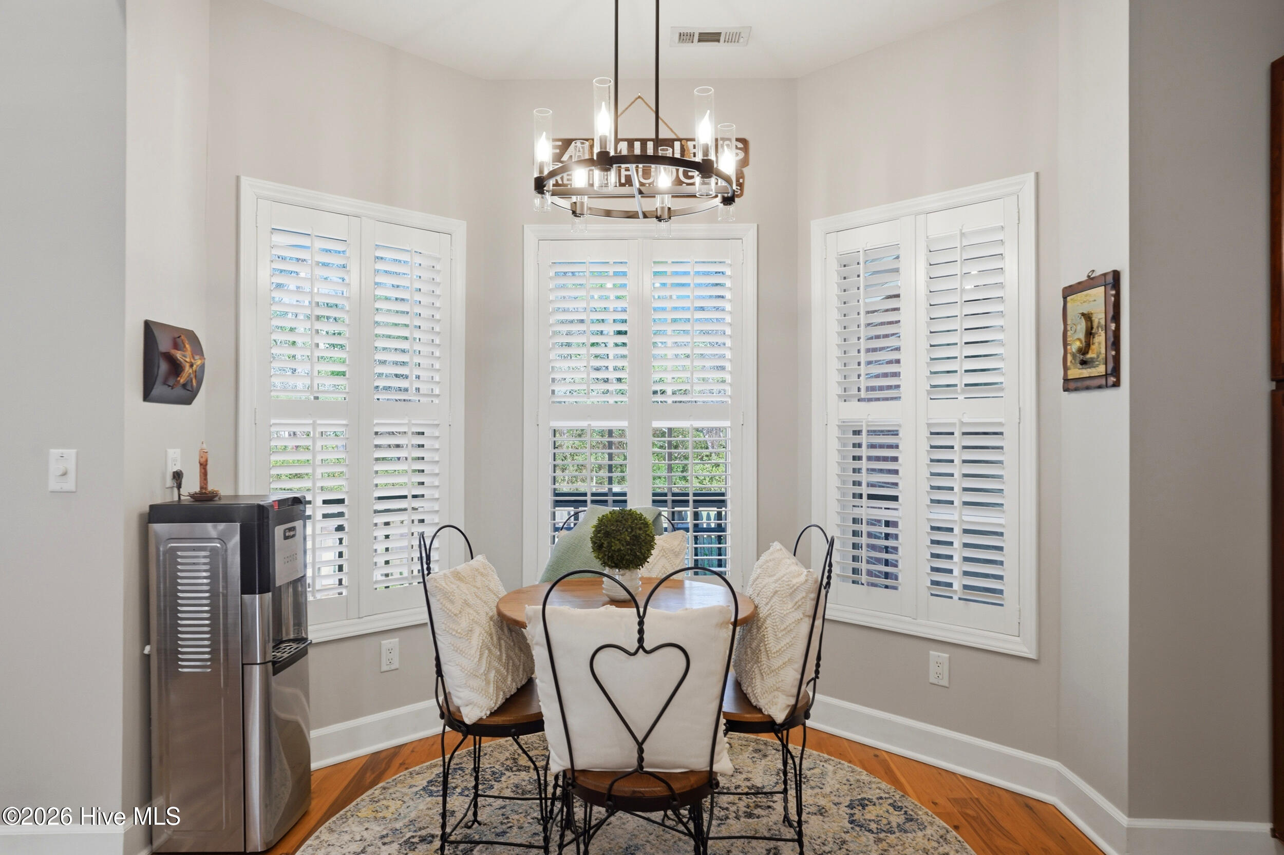 100563300 | Photo 19