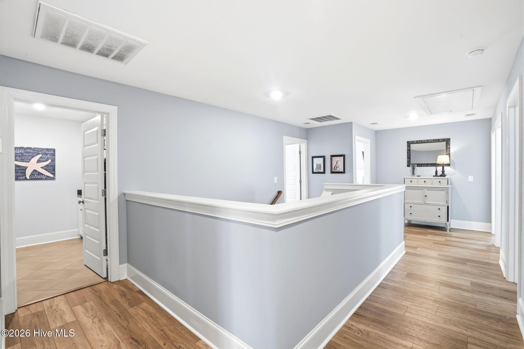 100563287 | Photo 60