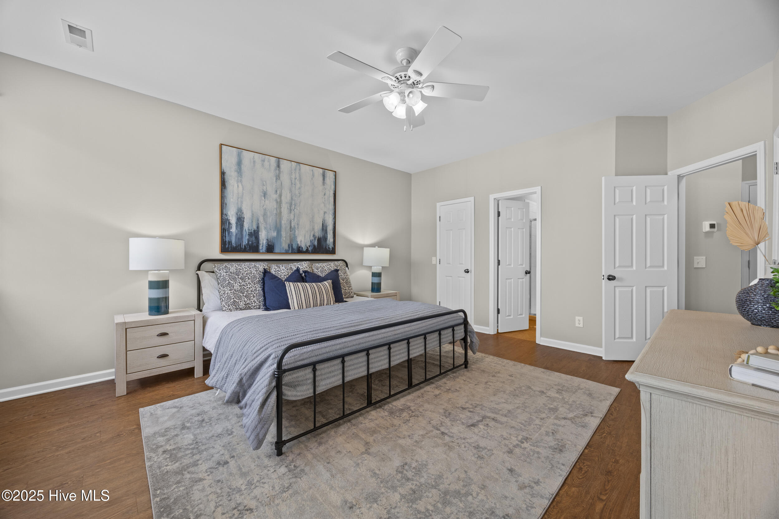 100536909 | Photo 16