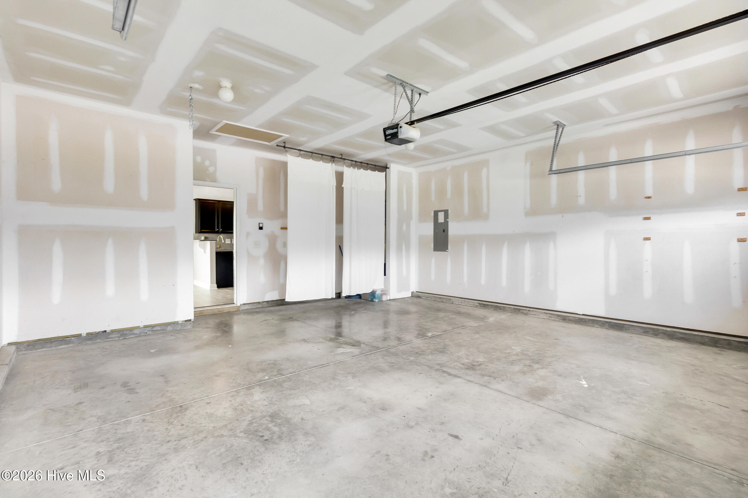 100557134 | Photo 26