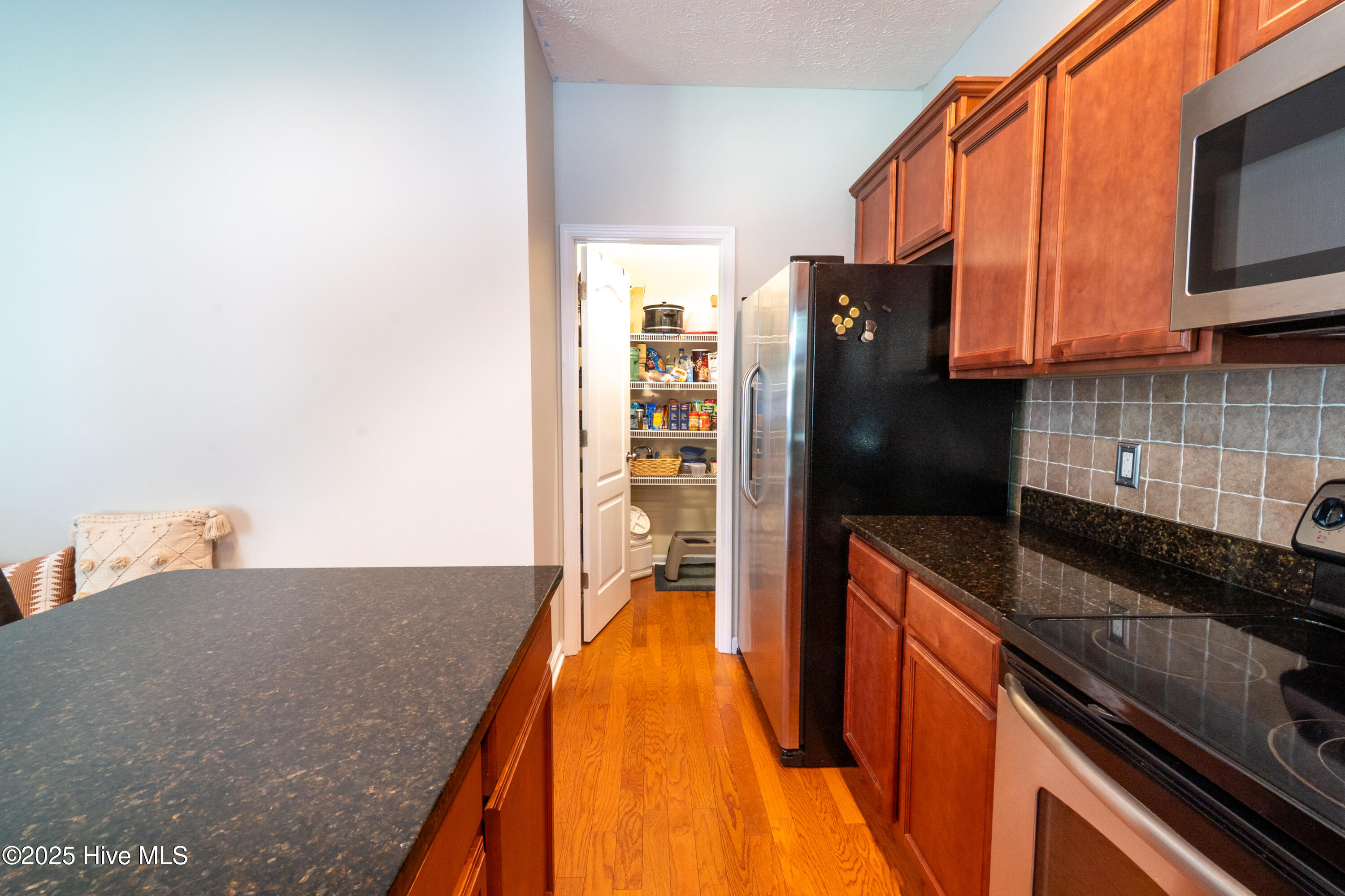 100528578 | Photo 18