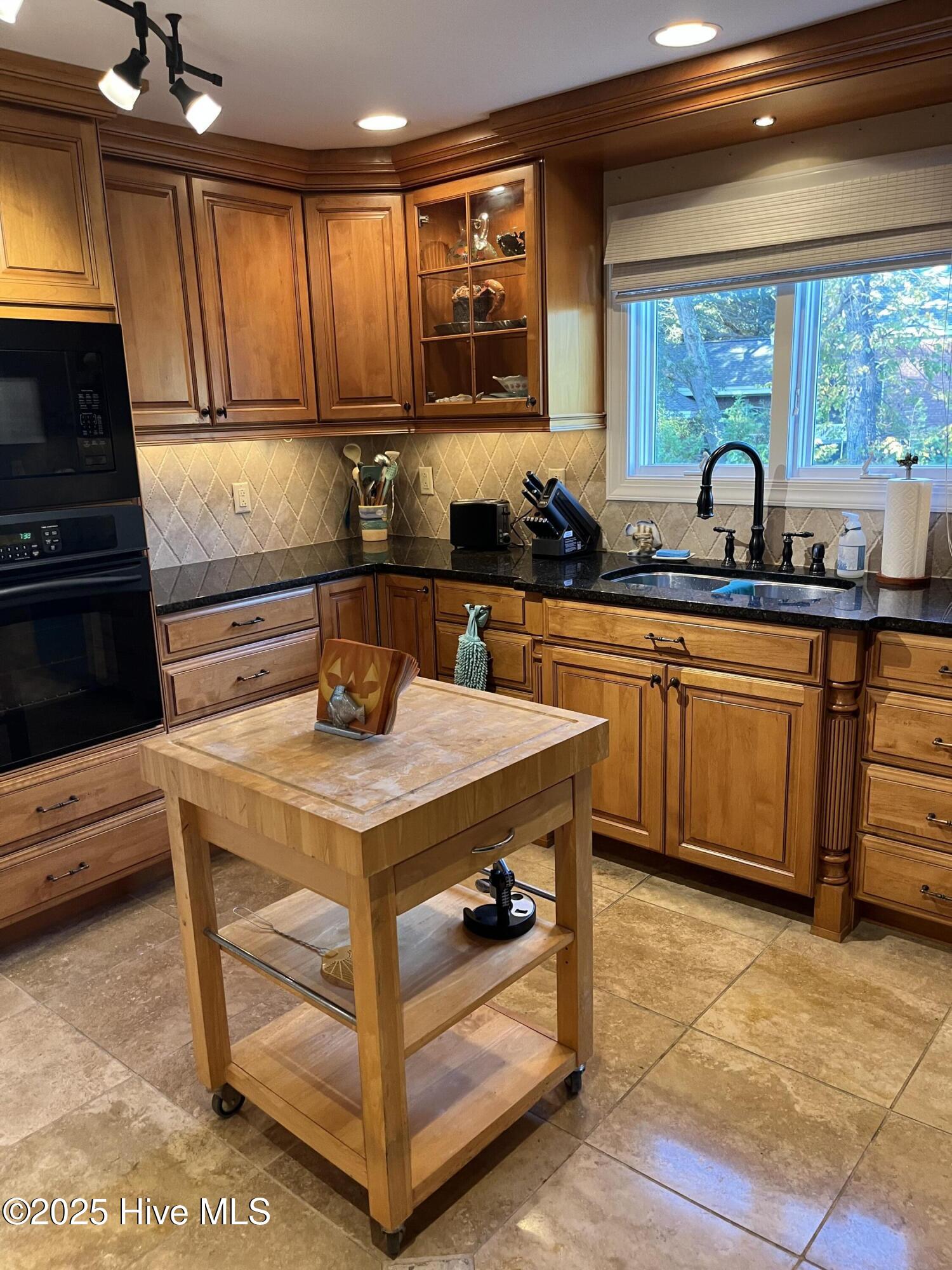 100540597 | Photo 21