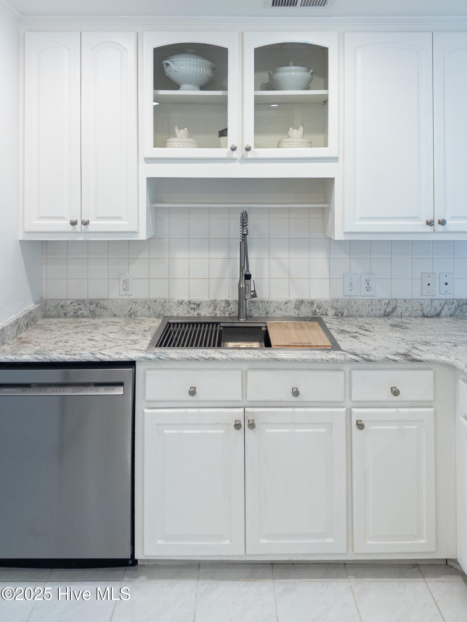 100543941 | Photo 11