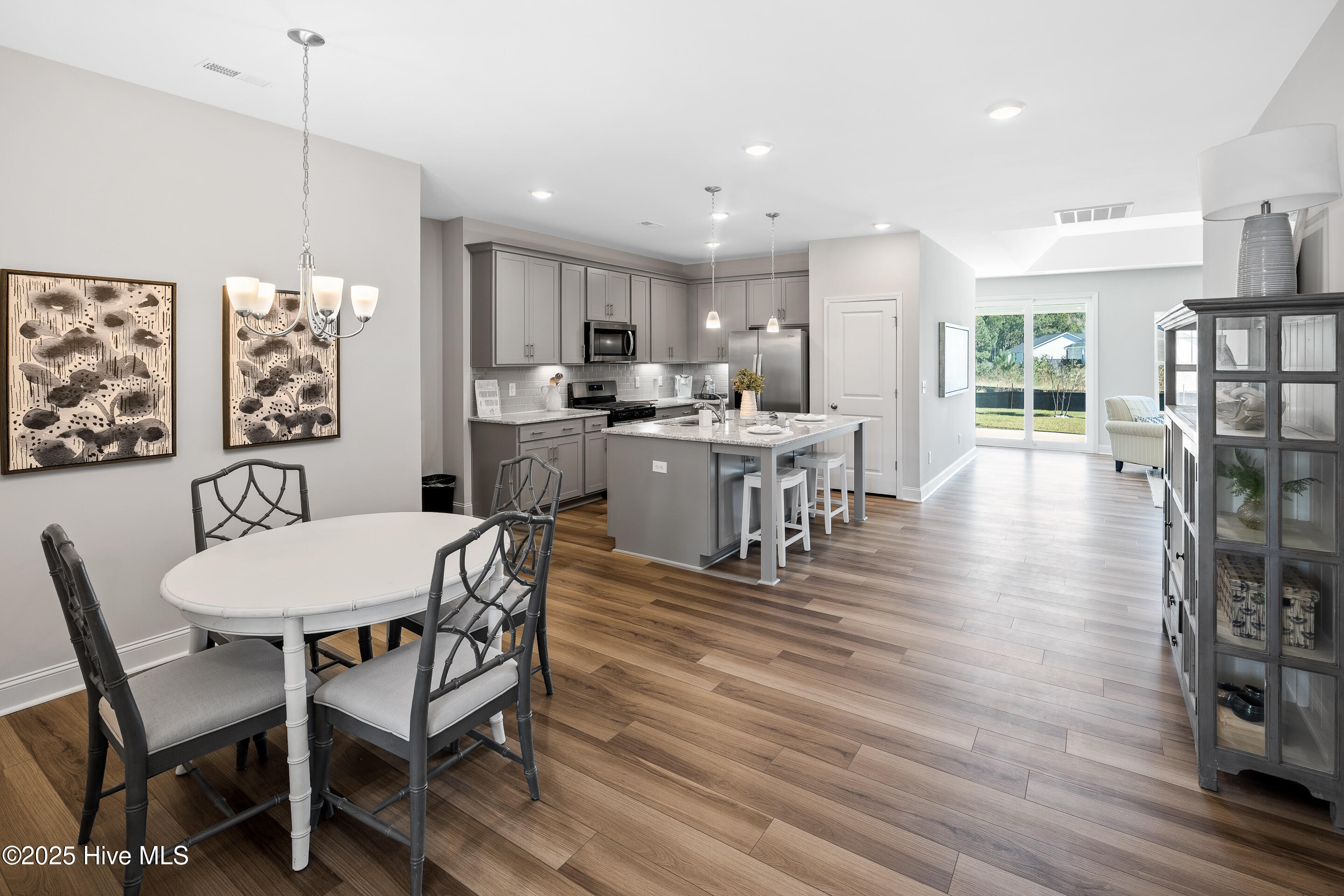 100538421 | Photo 12