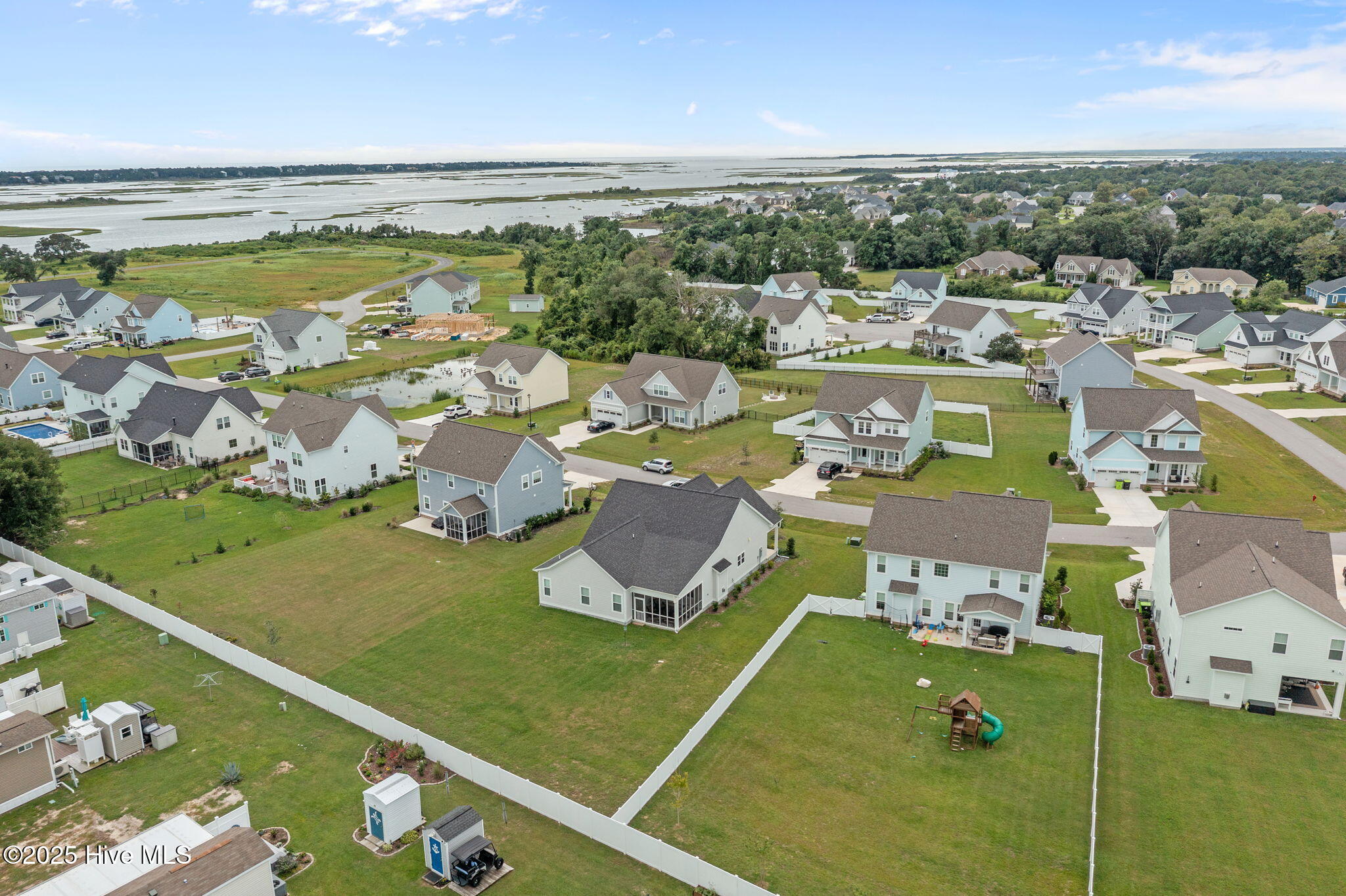 100528285 | Photo 13