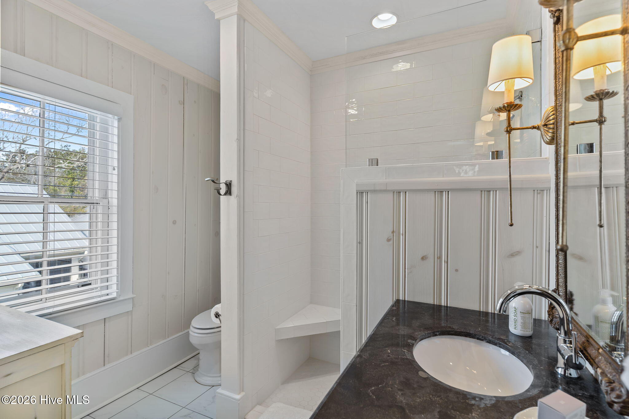 100562122 | Photo 47