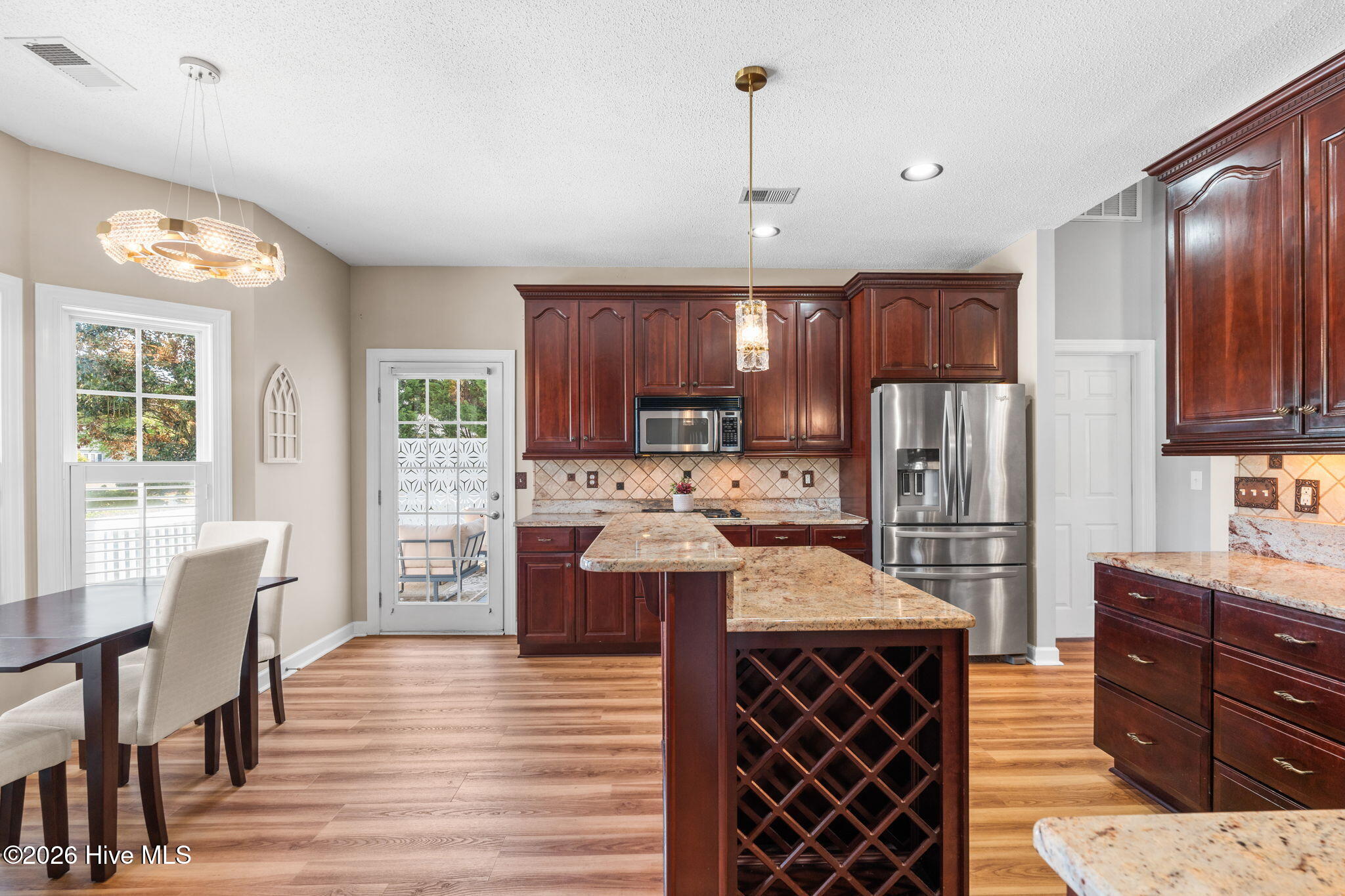 100567256 | Photo 13