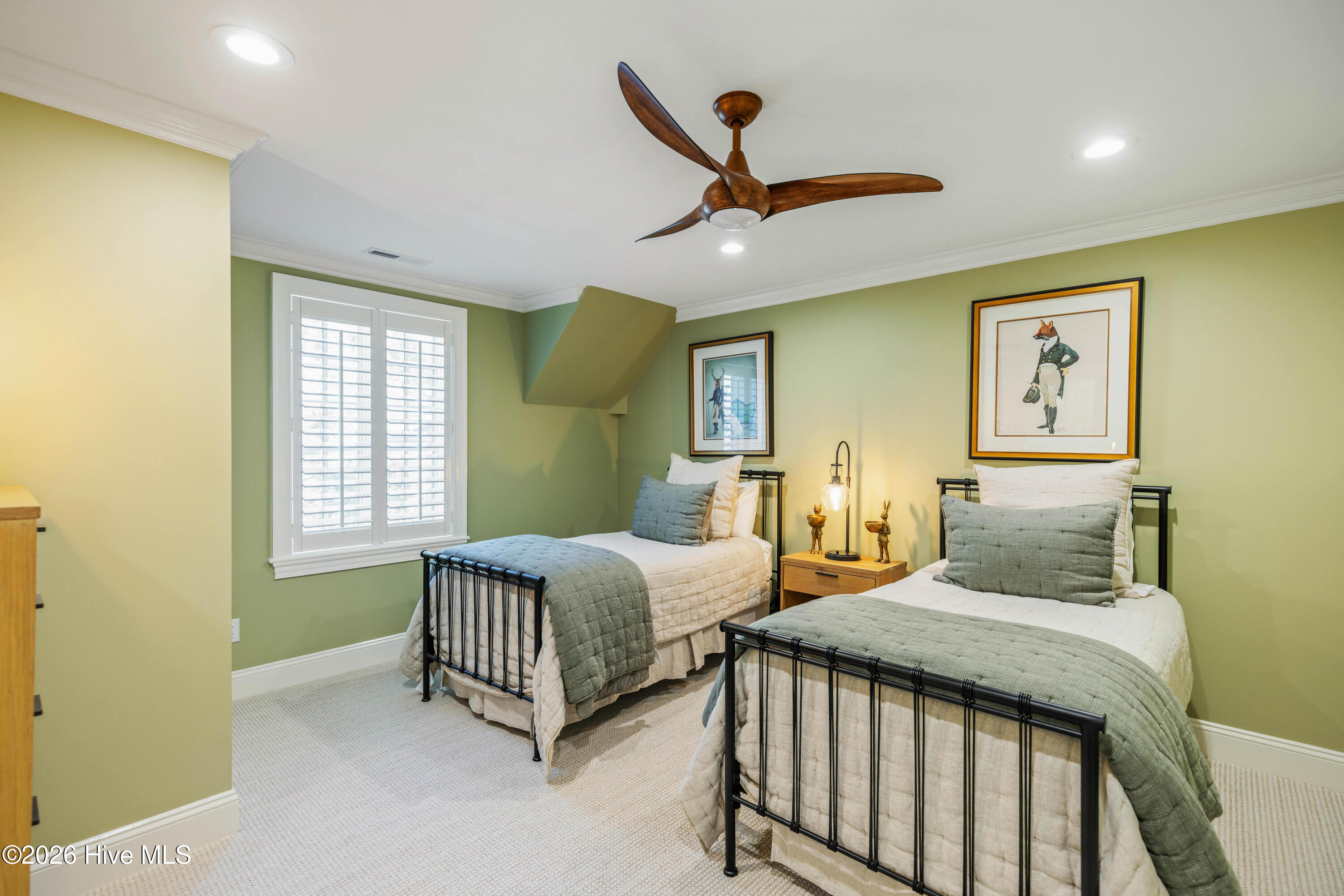 100555813 | Photo 58