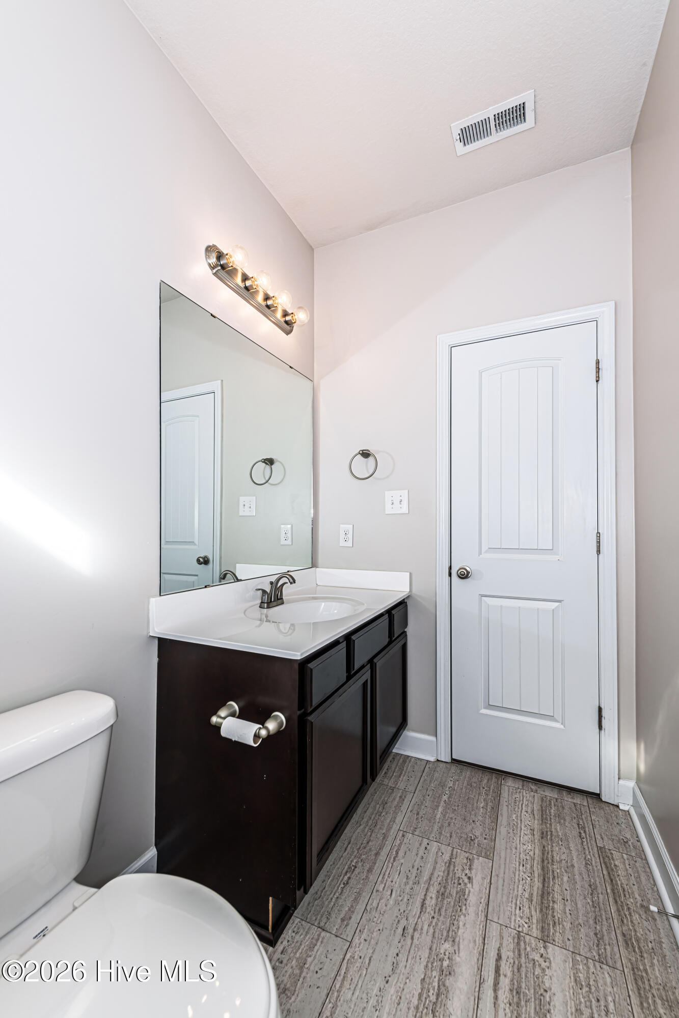 100567221 | Photo 40