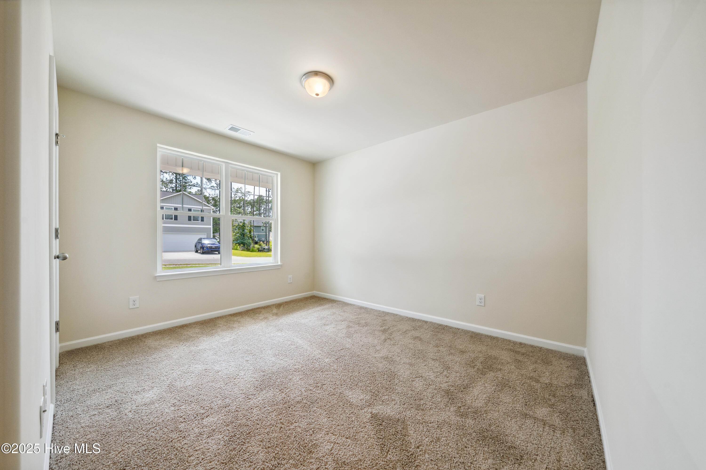 100485279 | Photo 12