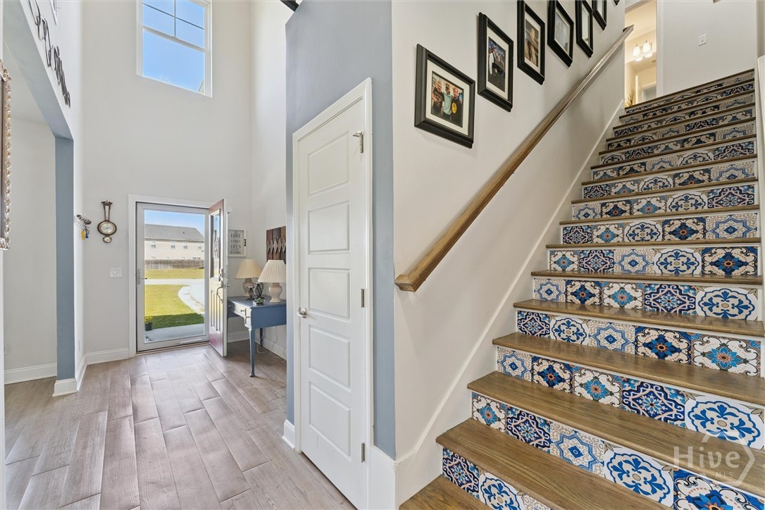 Foyer entry and staircase