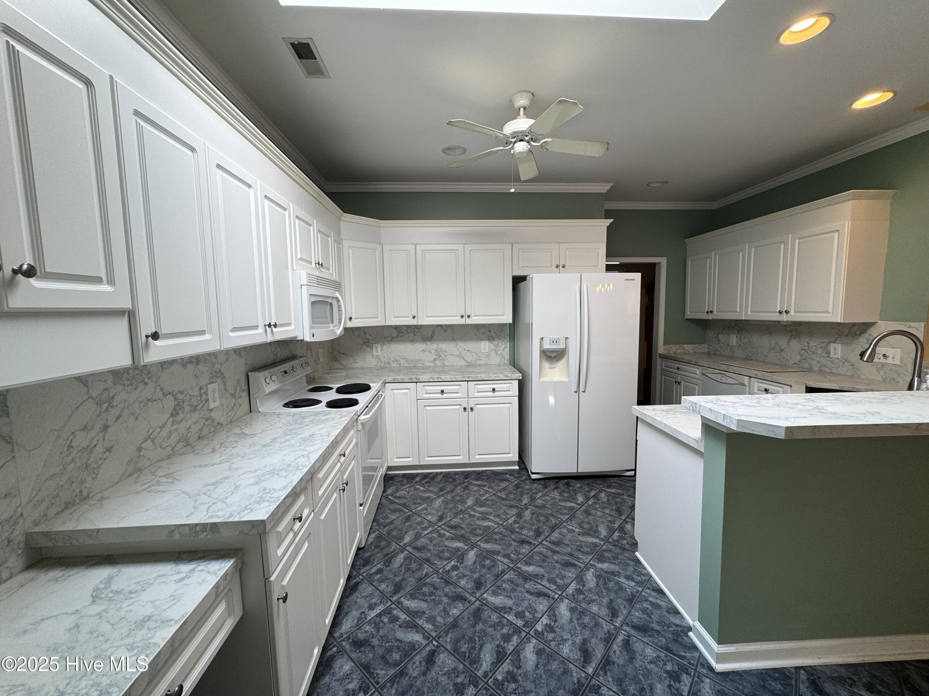 100532583 | Photo 11