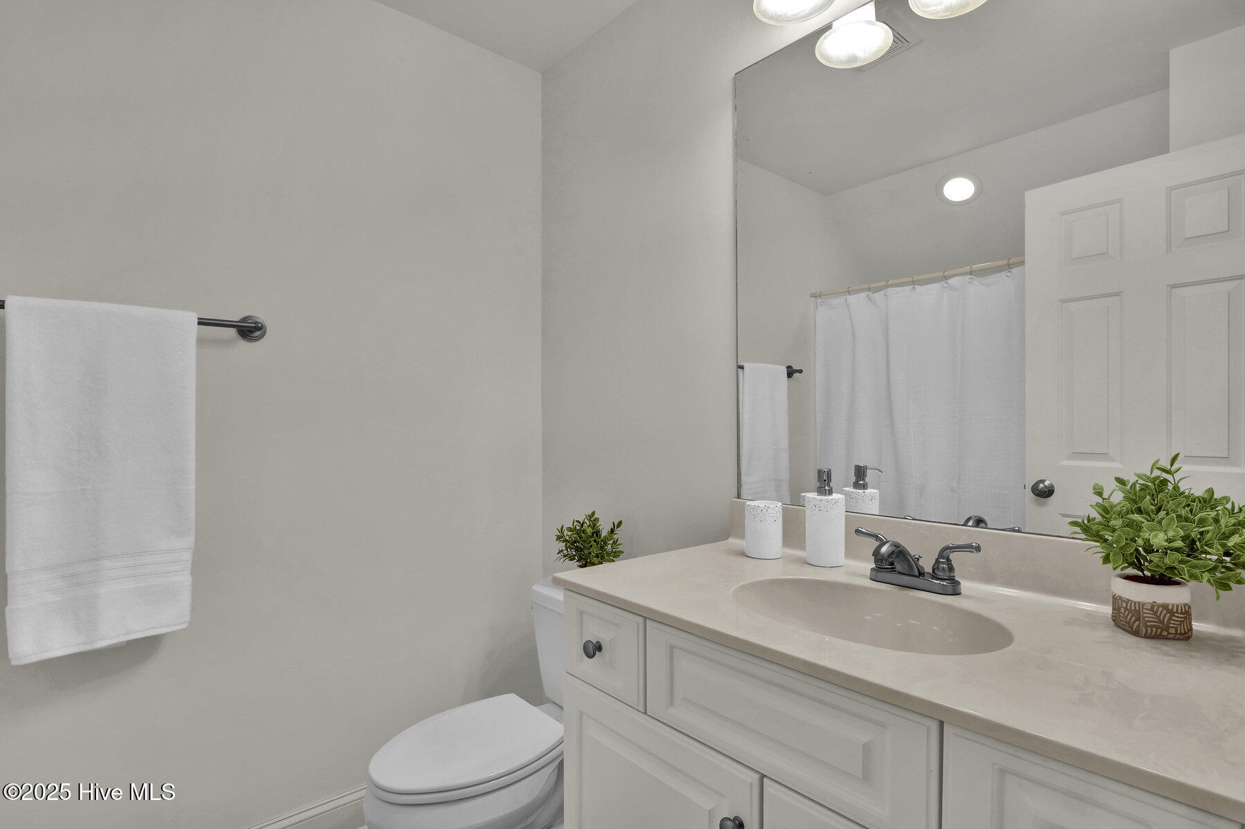 100540144 | Photo 29