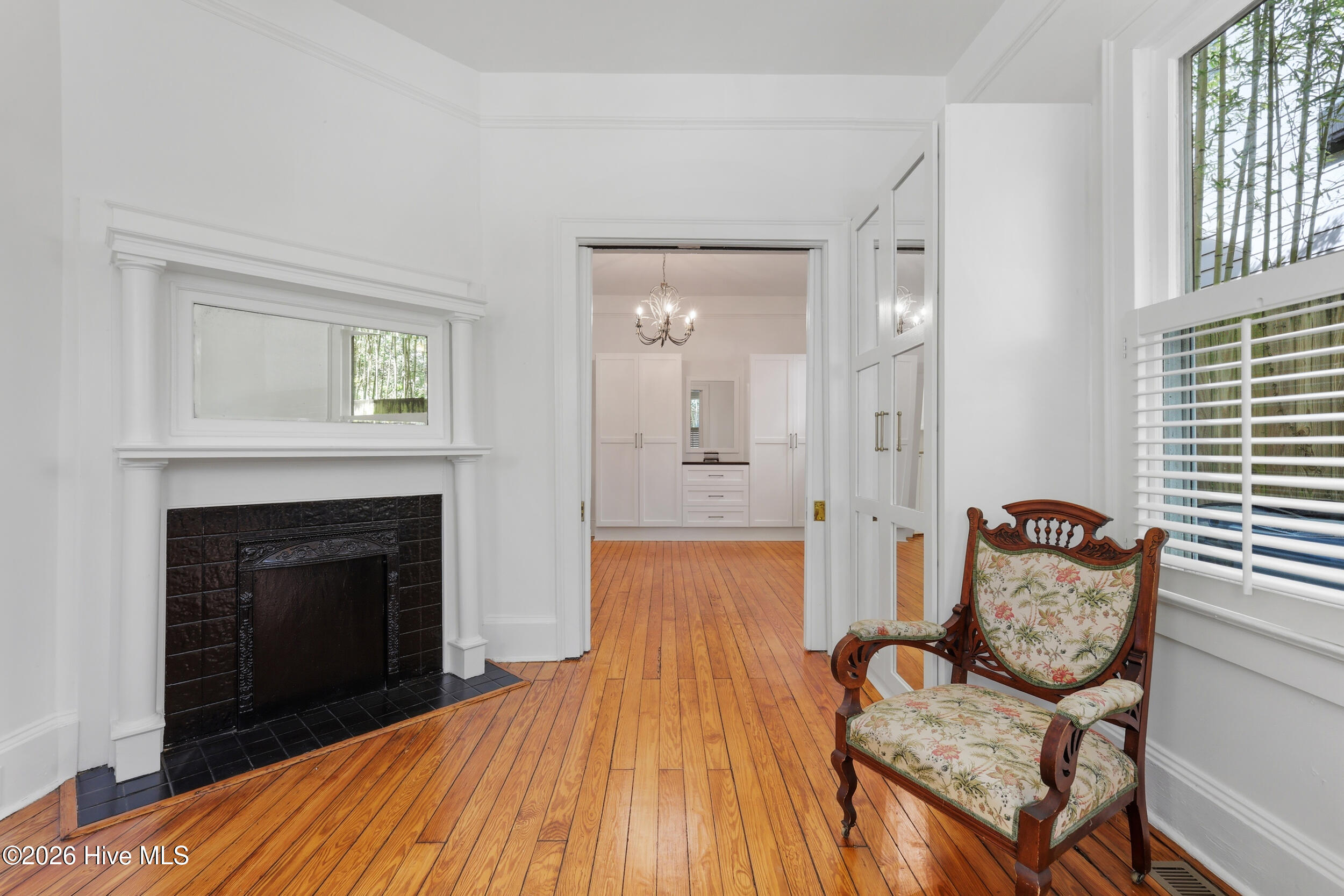 100561300 | Photo 29