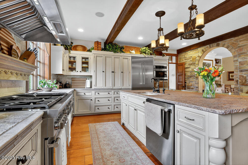 100560338 | Photo 42