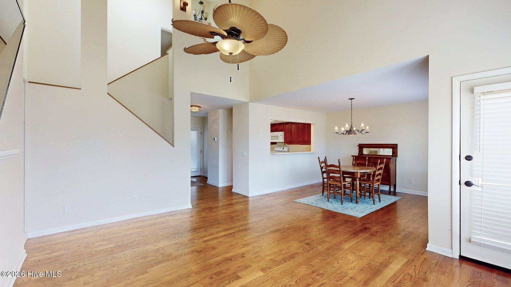 100561610 | Photo 10