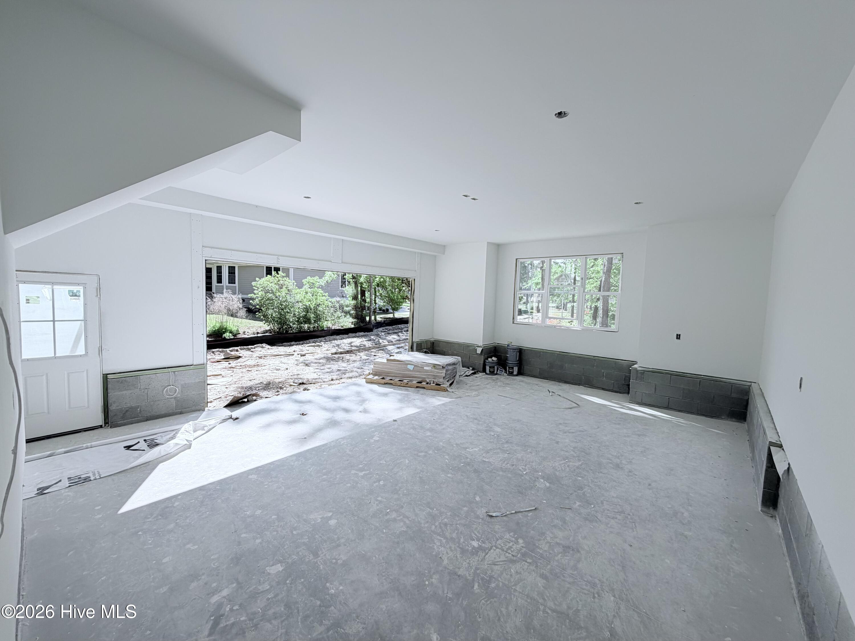 100543431 | Photo 23