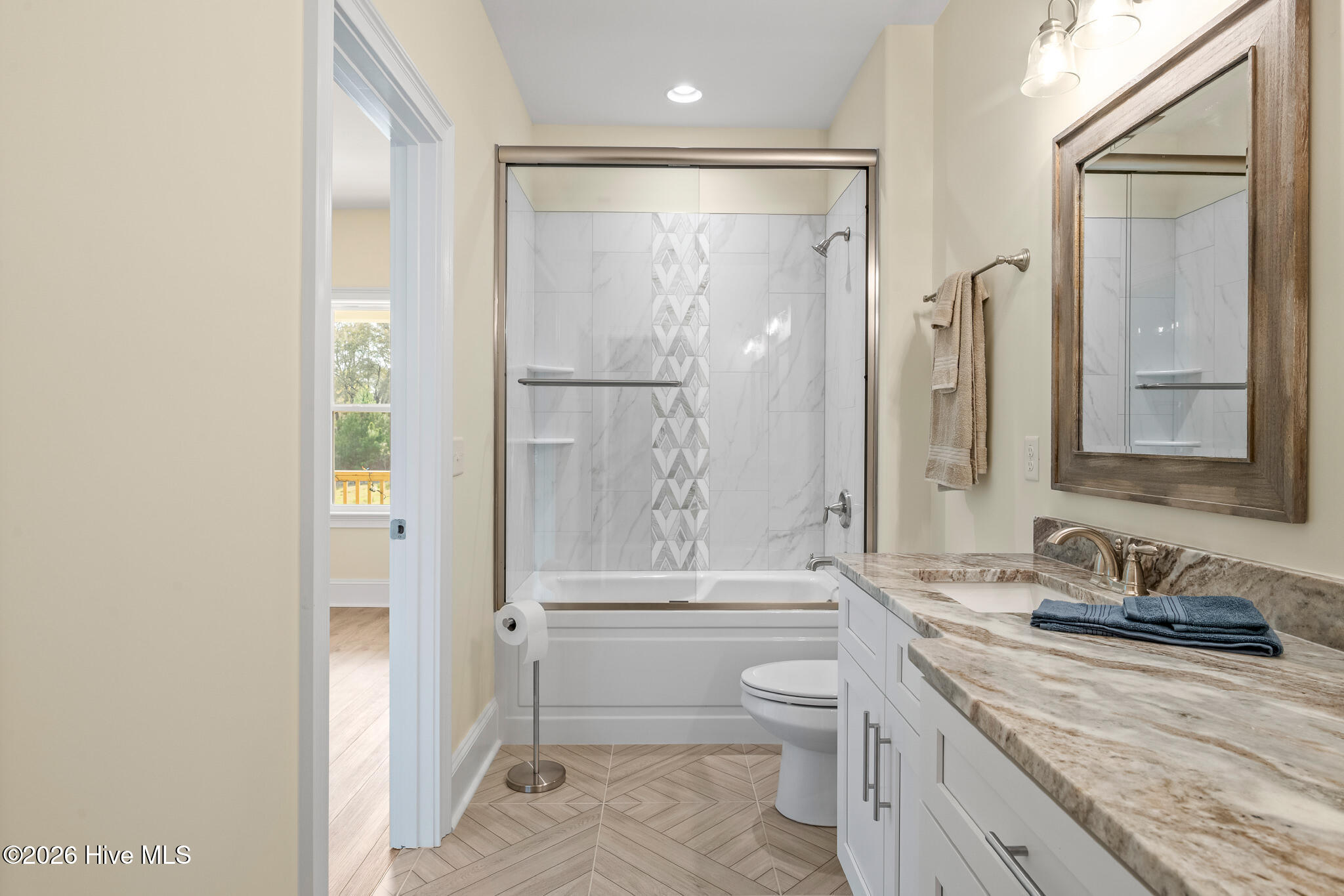 100517039 | Photo 20