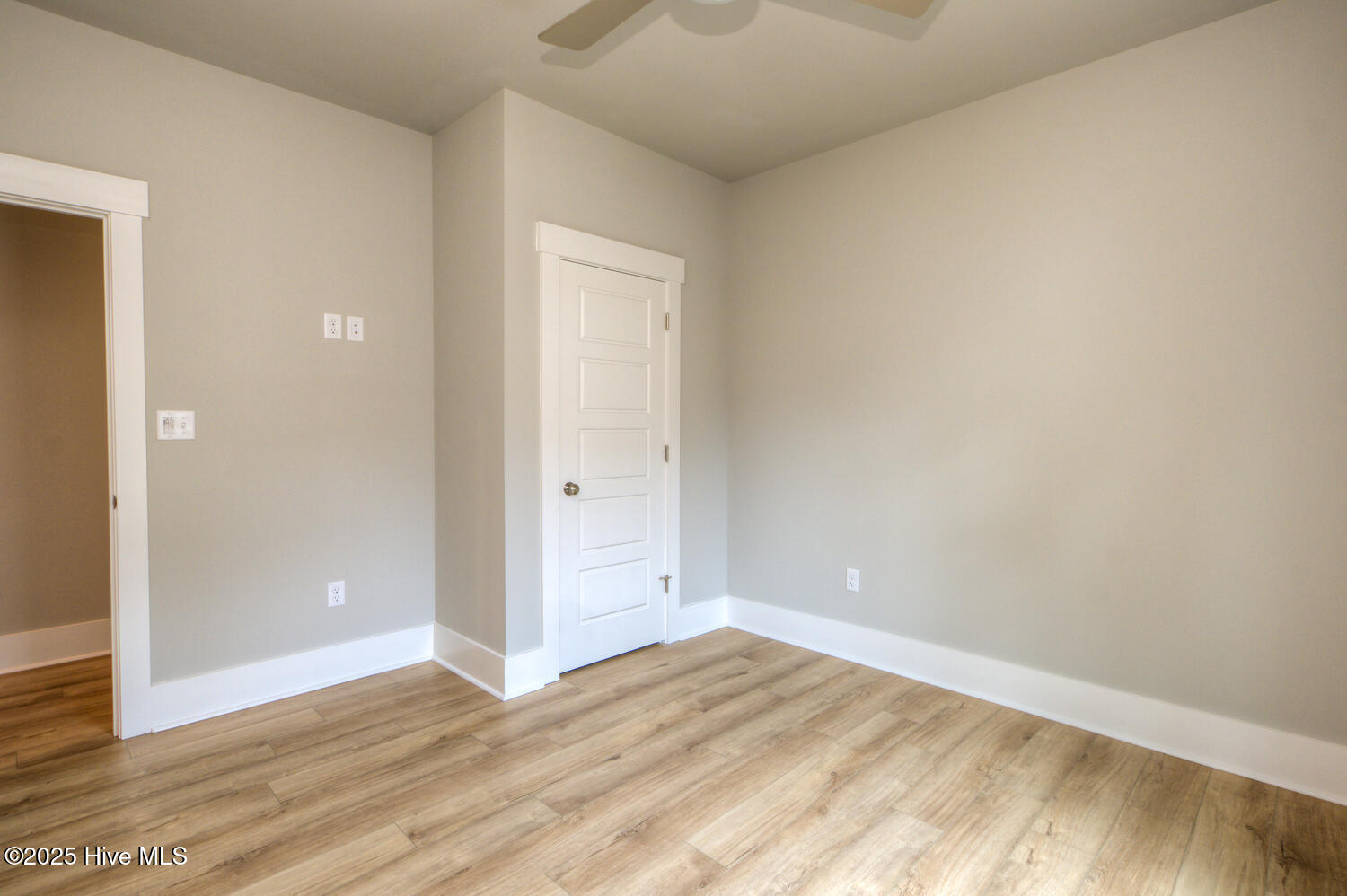 100502885 | Photo 28