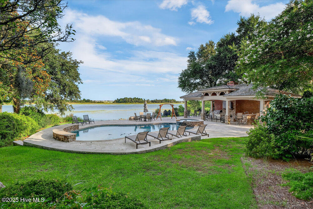 100544850 | Photo 15