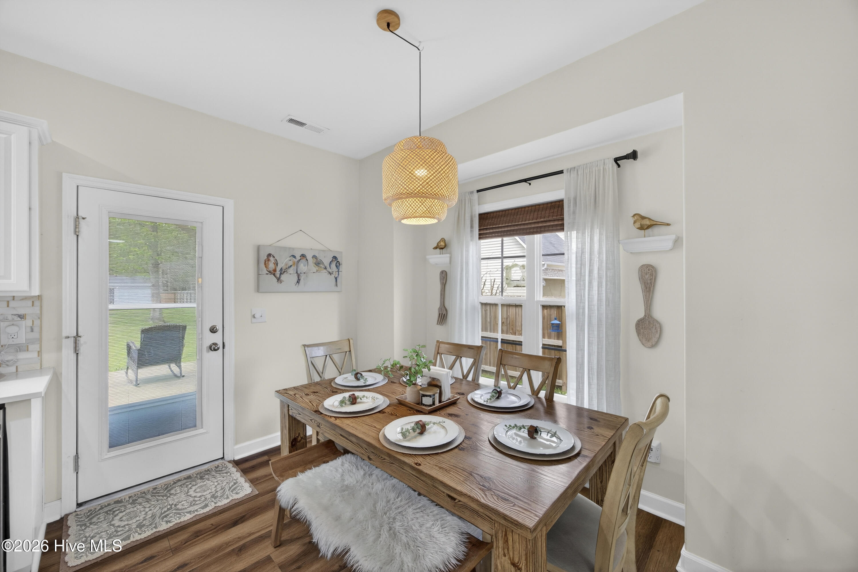 100565225 | Photo 28