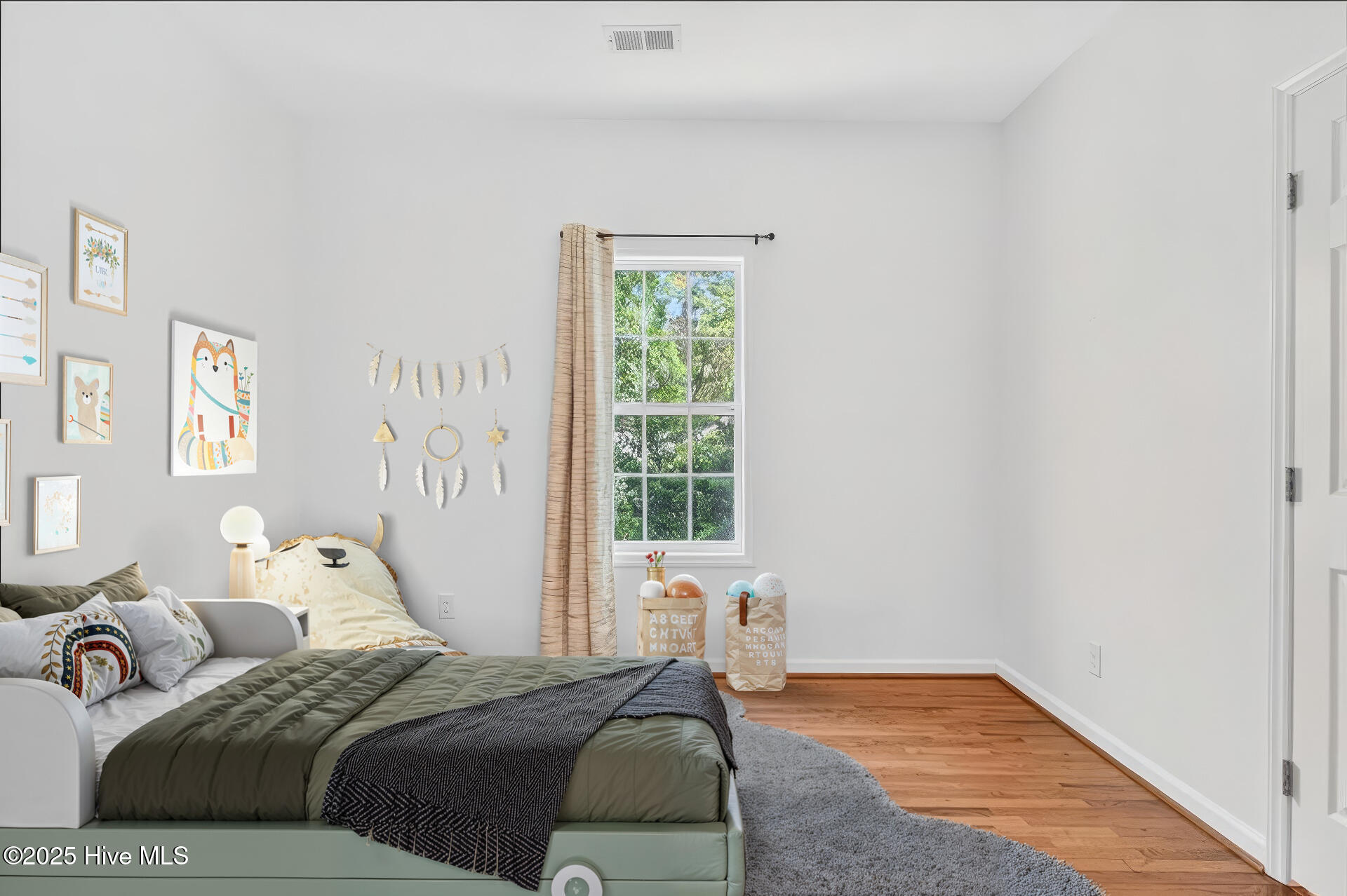 100523832 | Photo 72