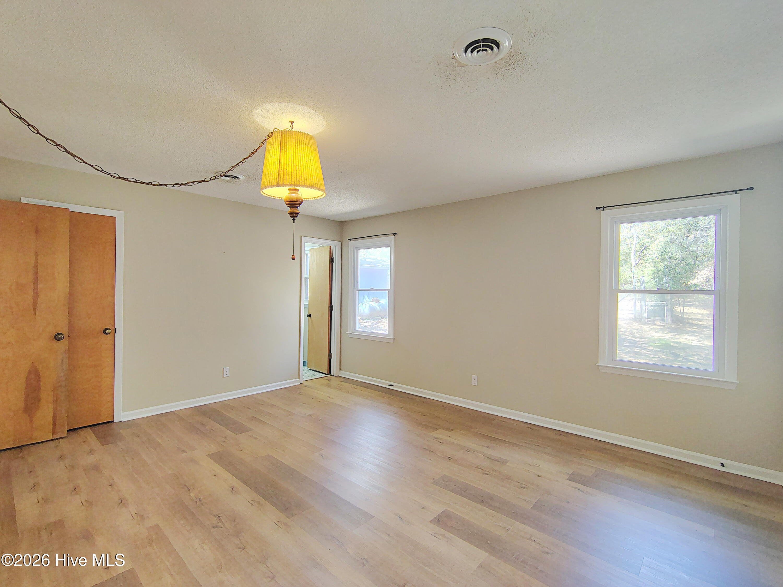 100566737 | Photo 16