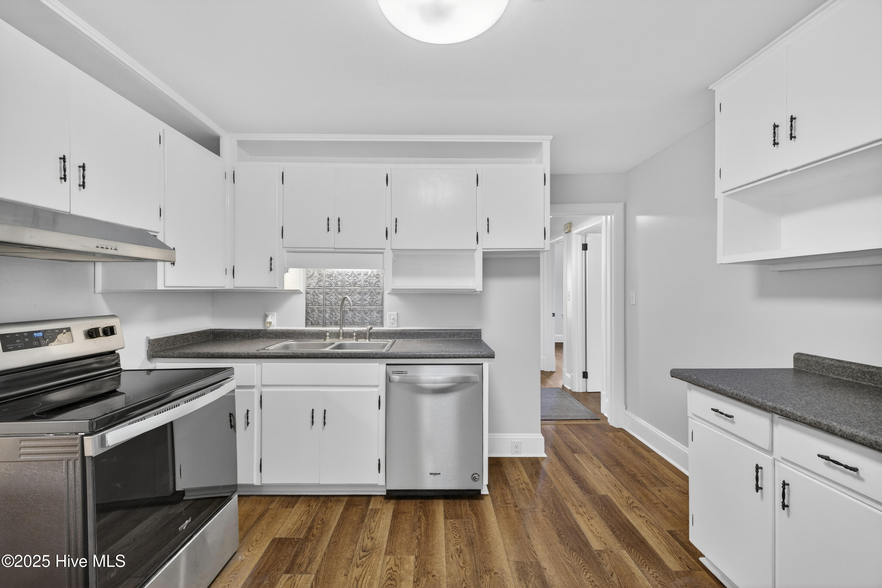 100567481 | Photo 12