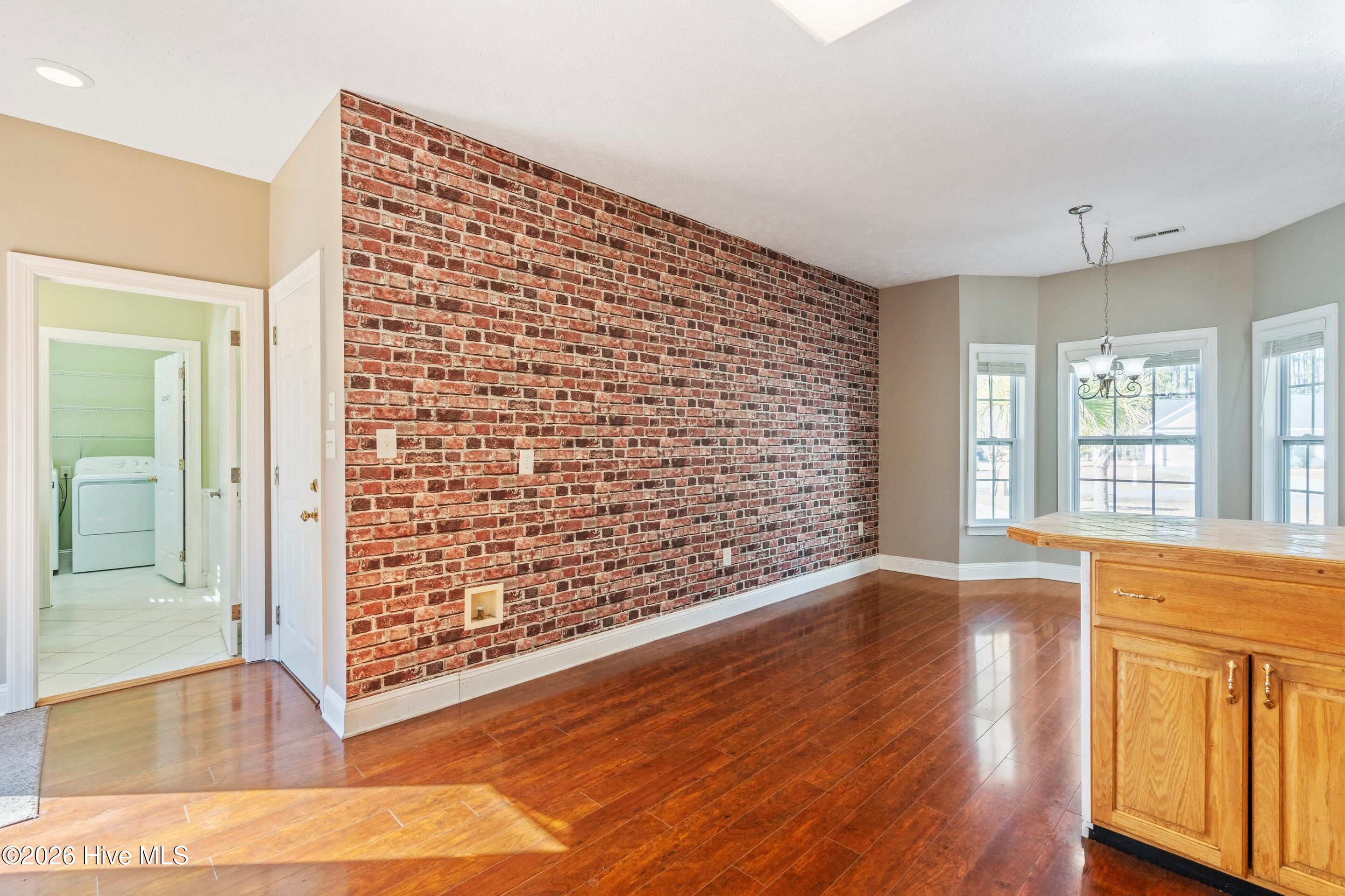 100550661 | Photo 17