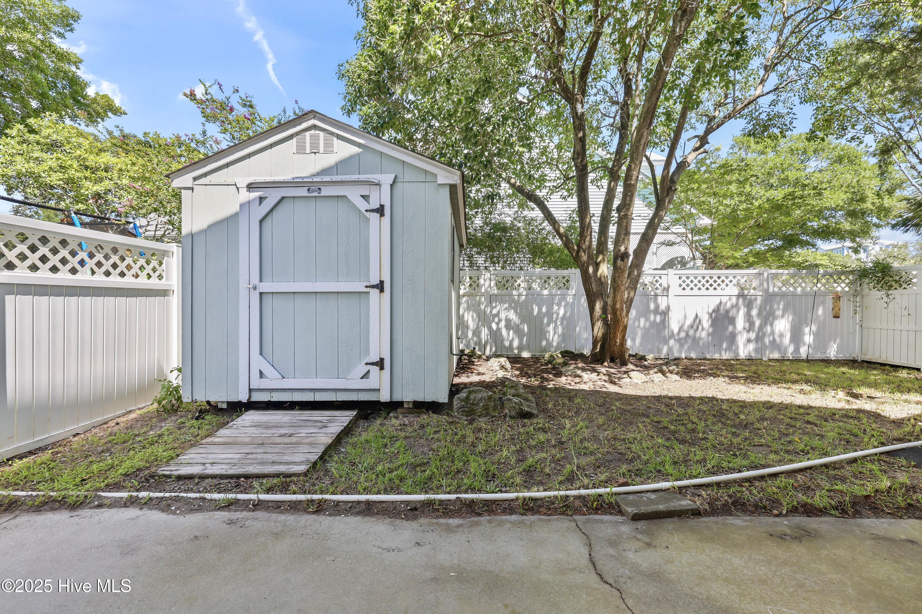 100519287 | Photo 28