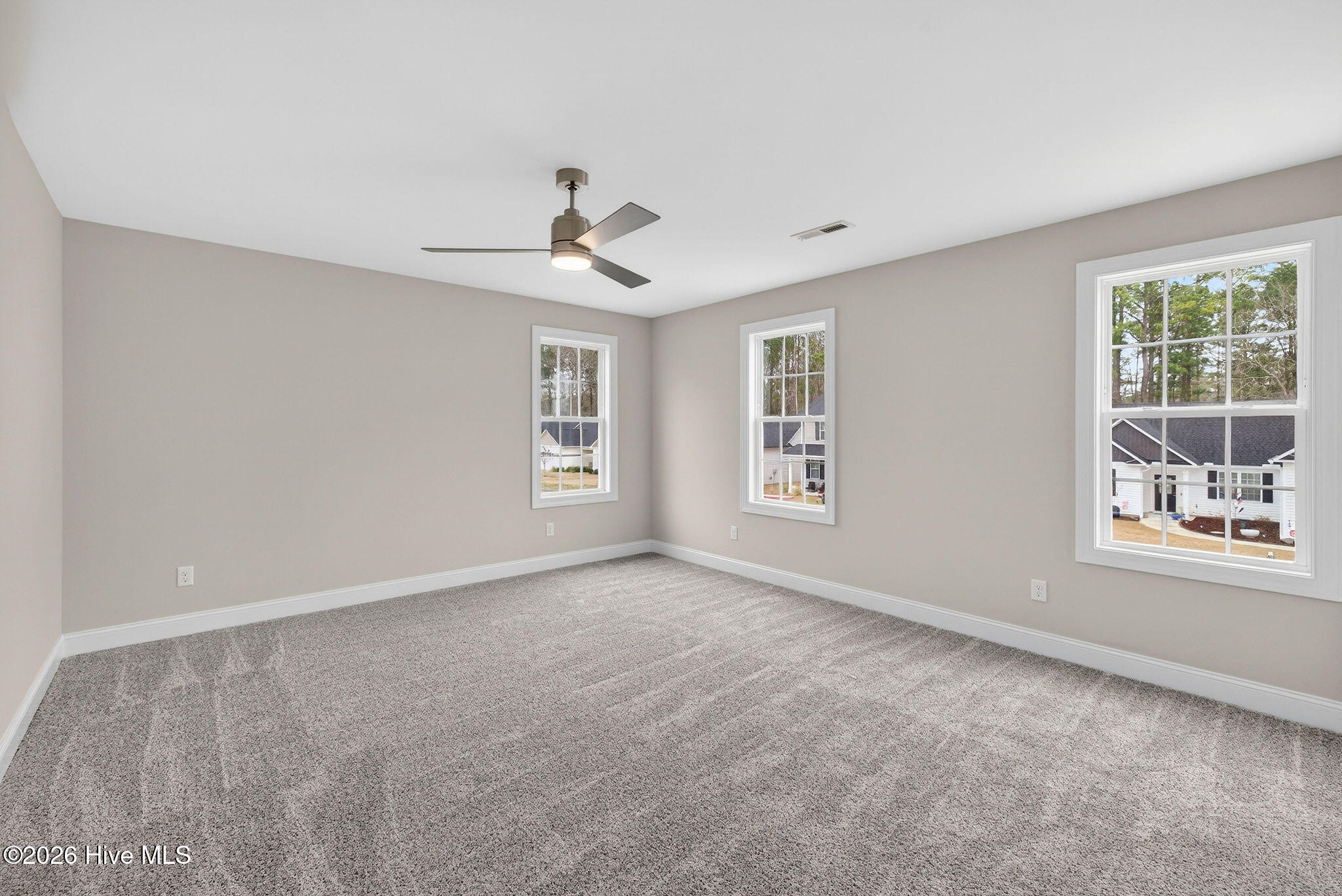 100548274 | Photo 28