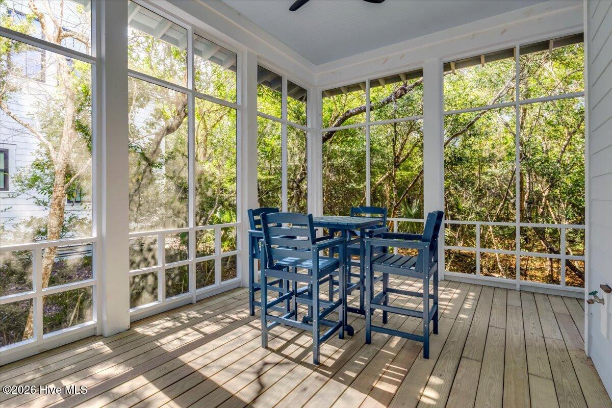 100563677 | Photo 25