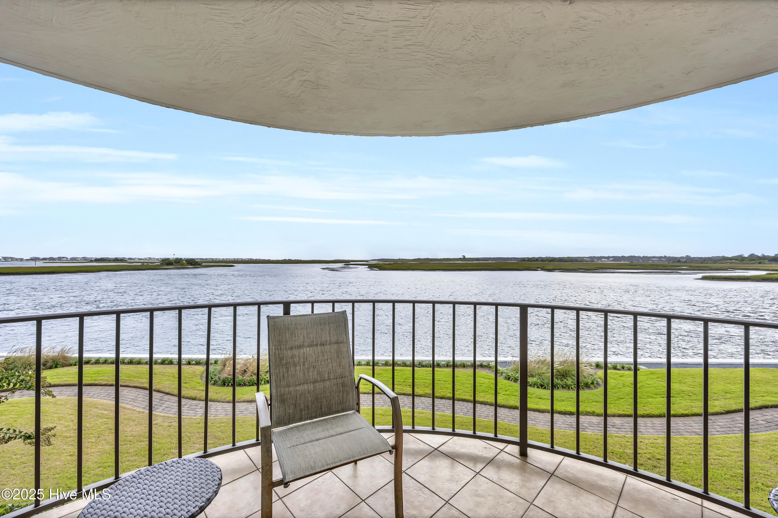 100549475 | Photo 44