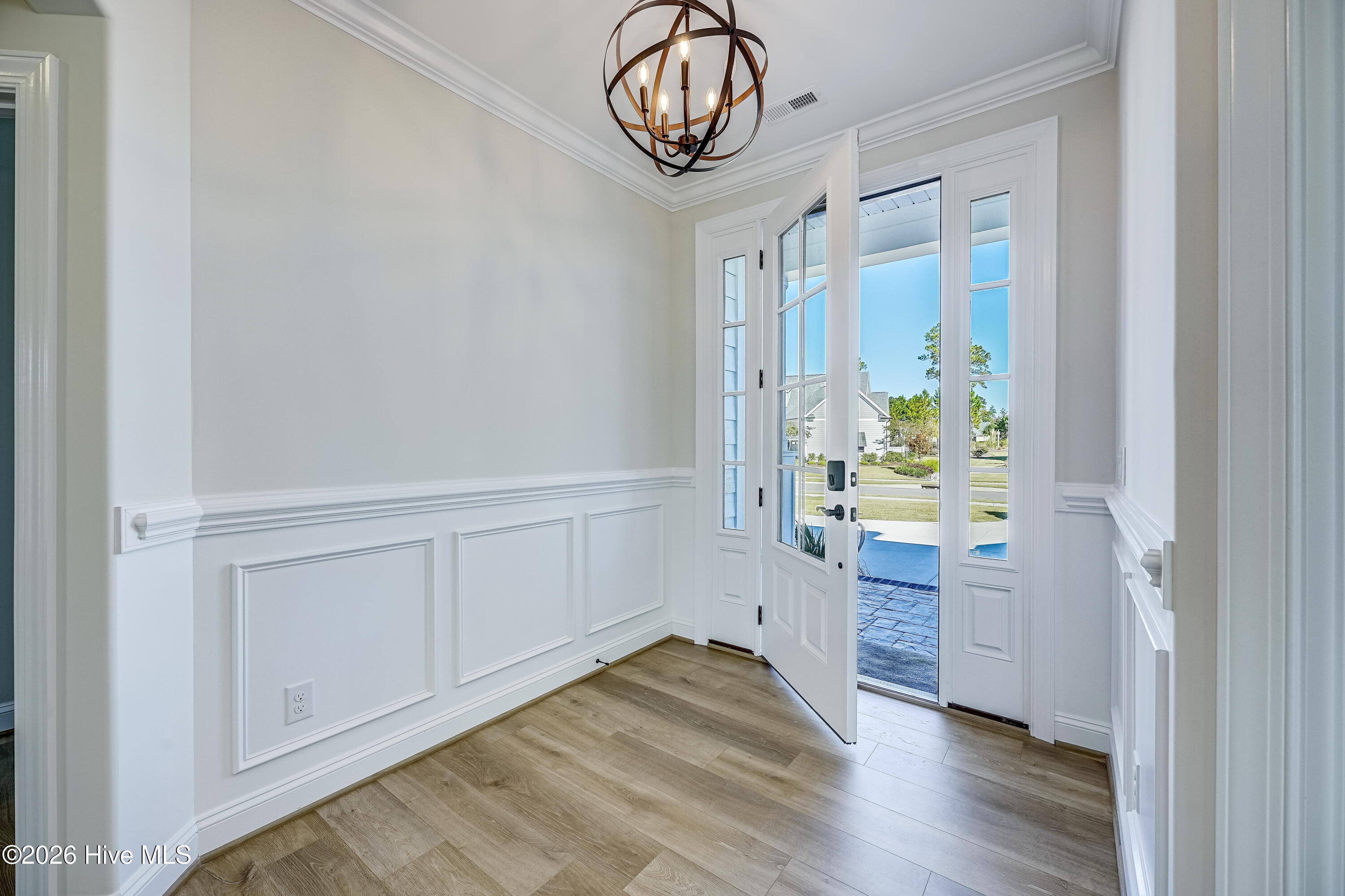 100564282 | Photo 35