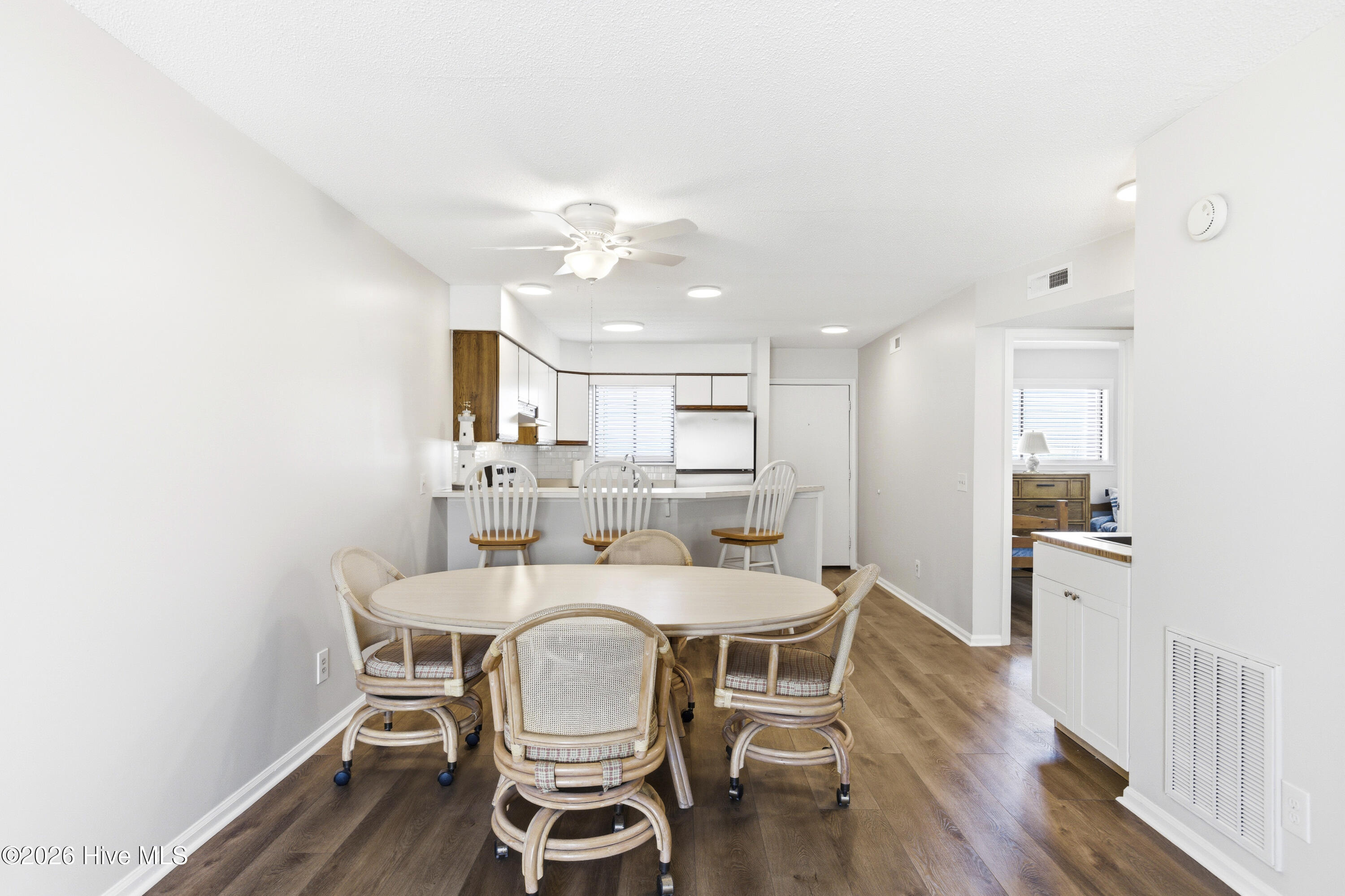 100567945 | Photo 18