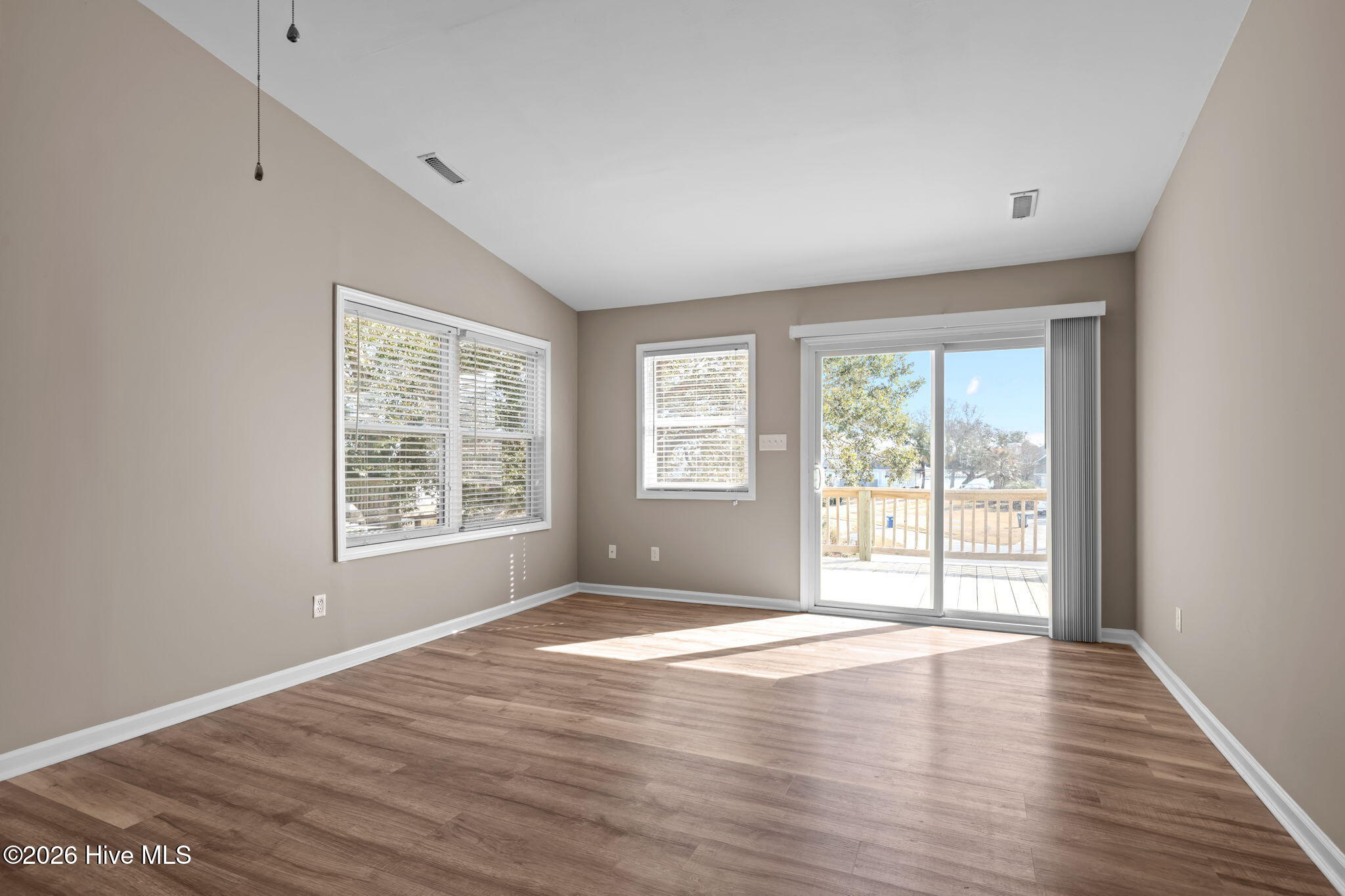 100551291 | Photo 12