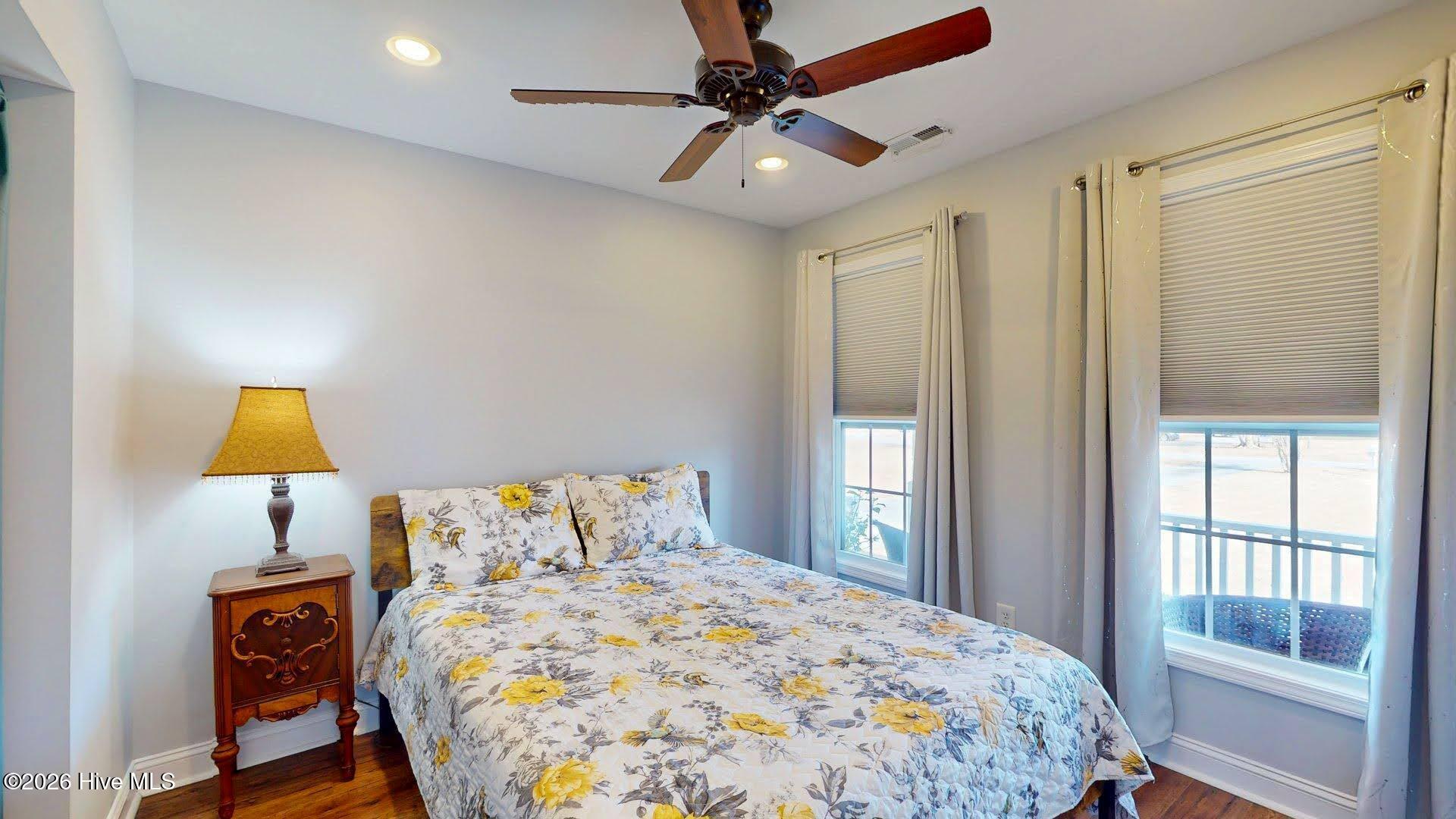 100548342 | Photo 21