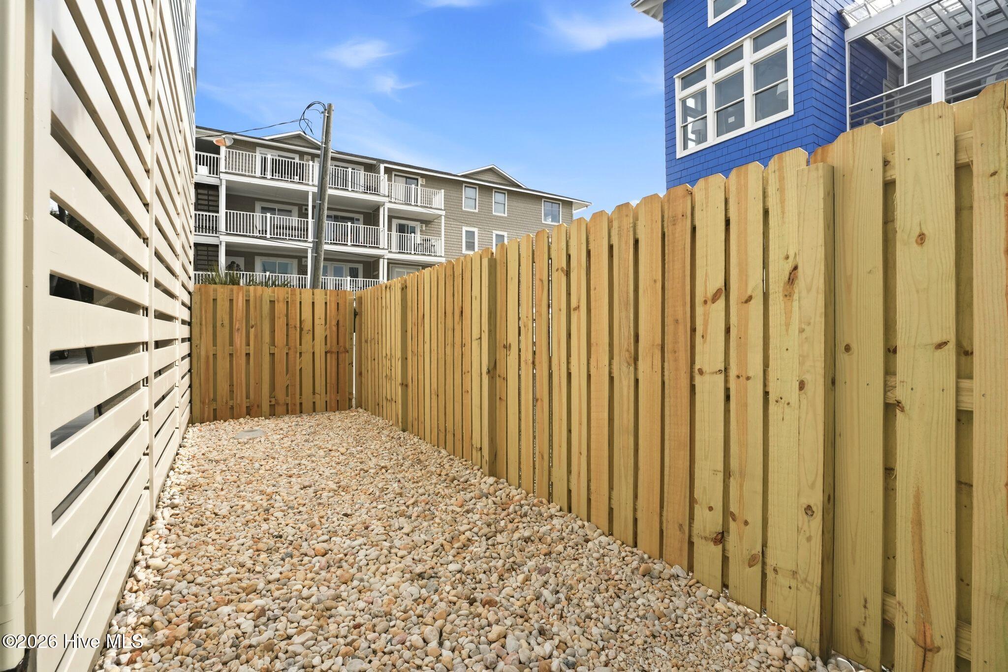 100561284 | Photo 99