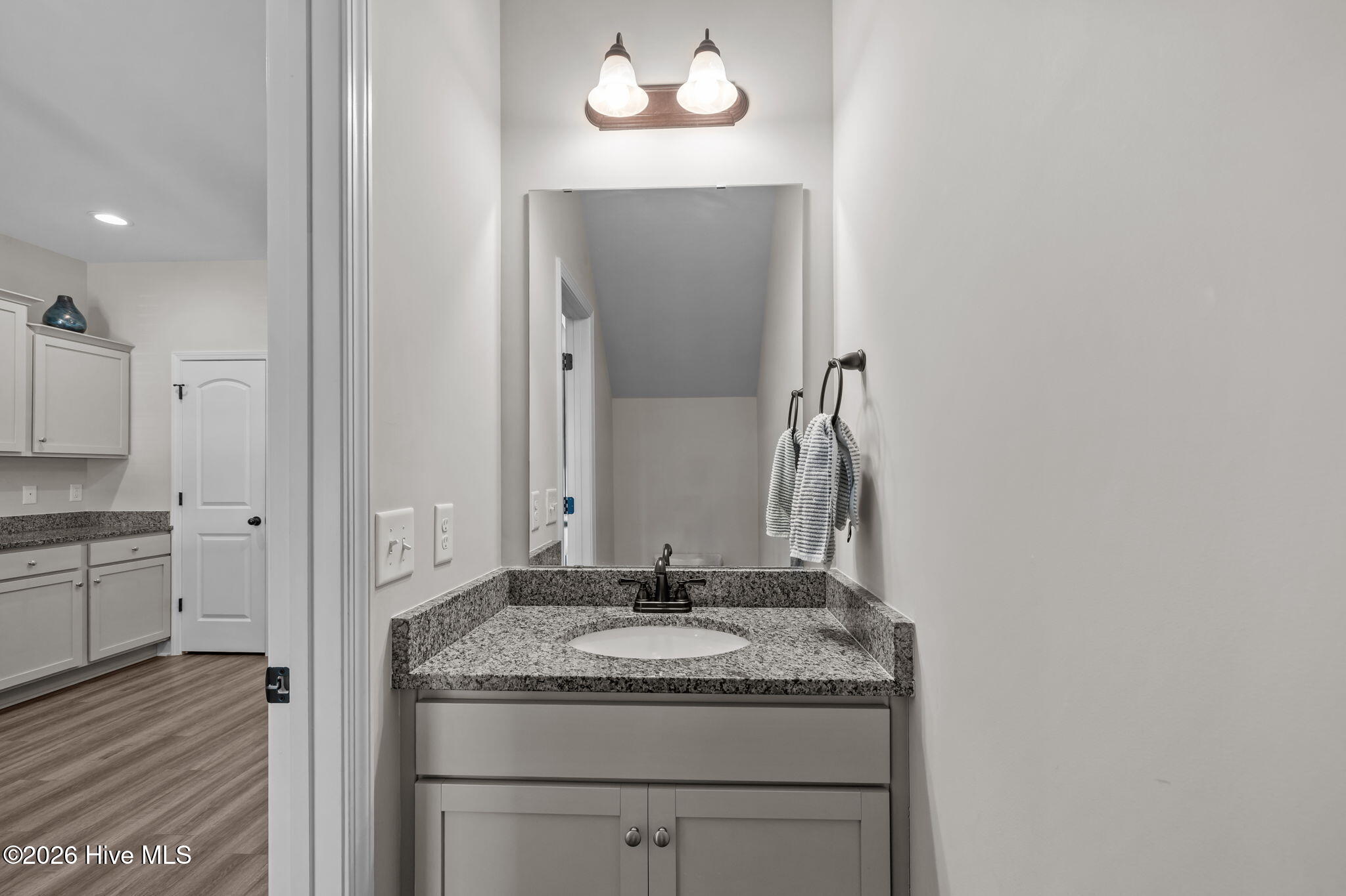 100546881 | Photo 12