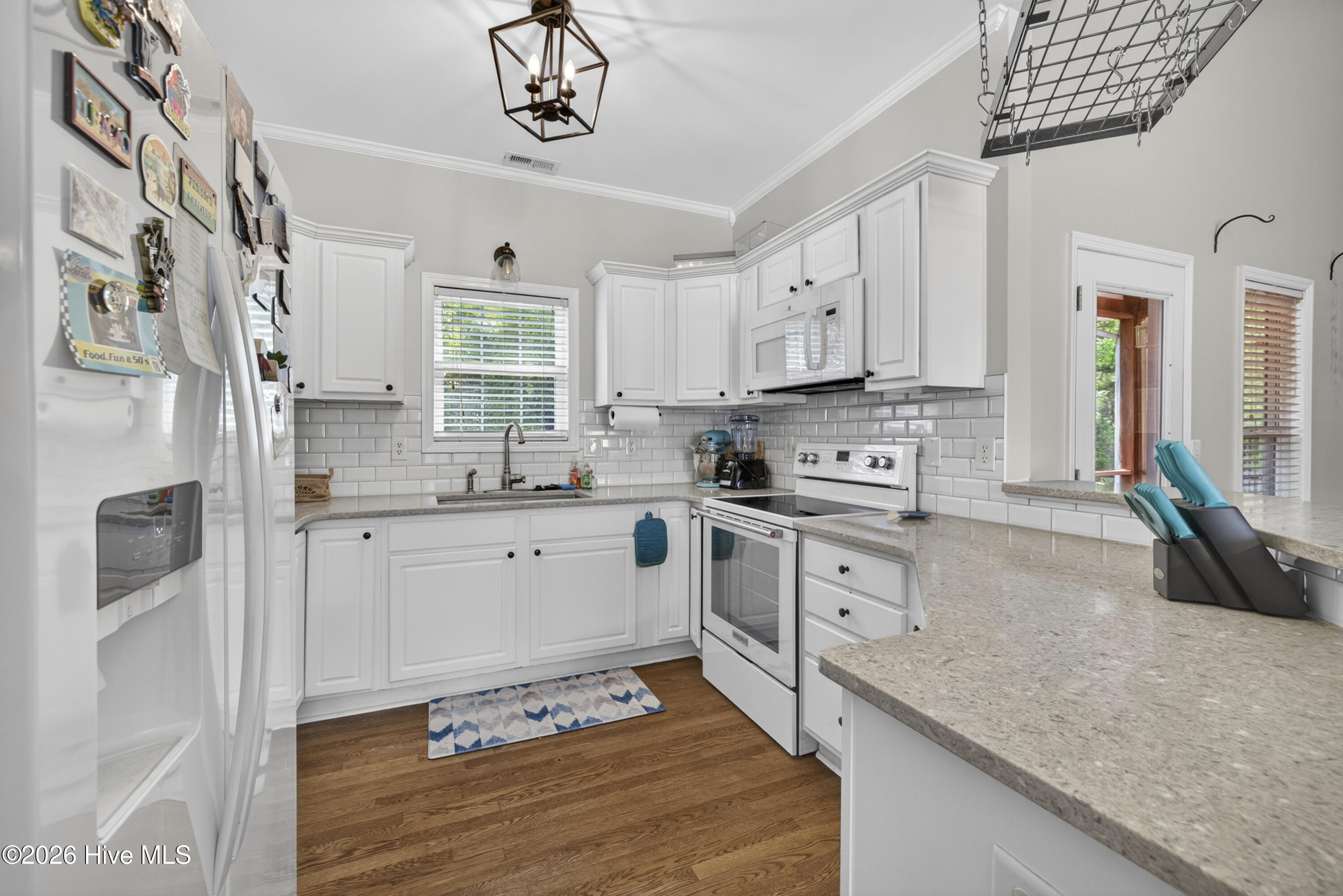 100570330 | Photo 22