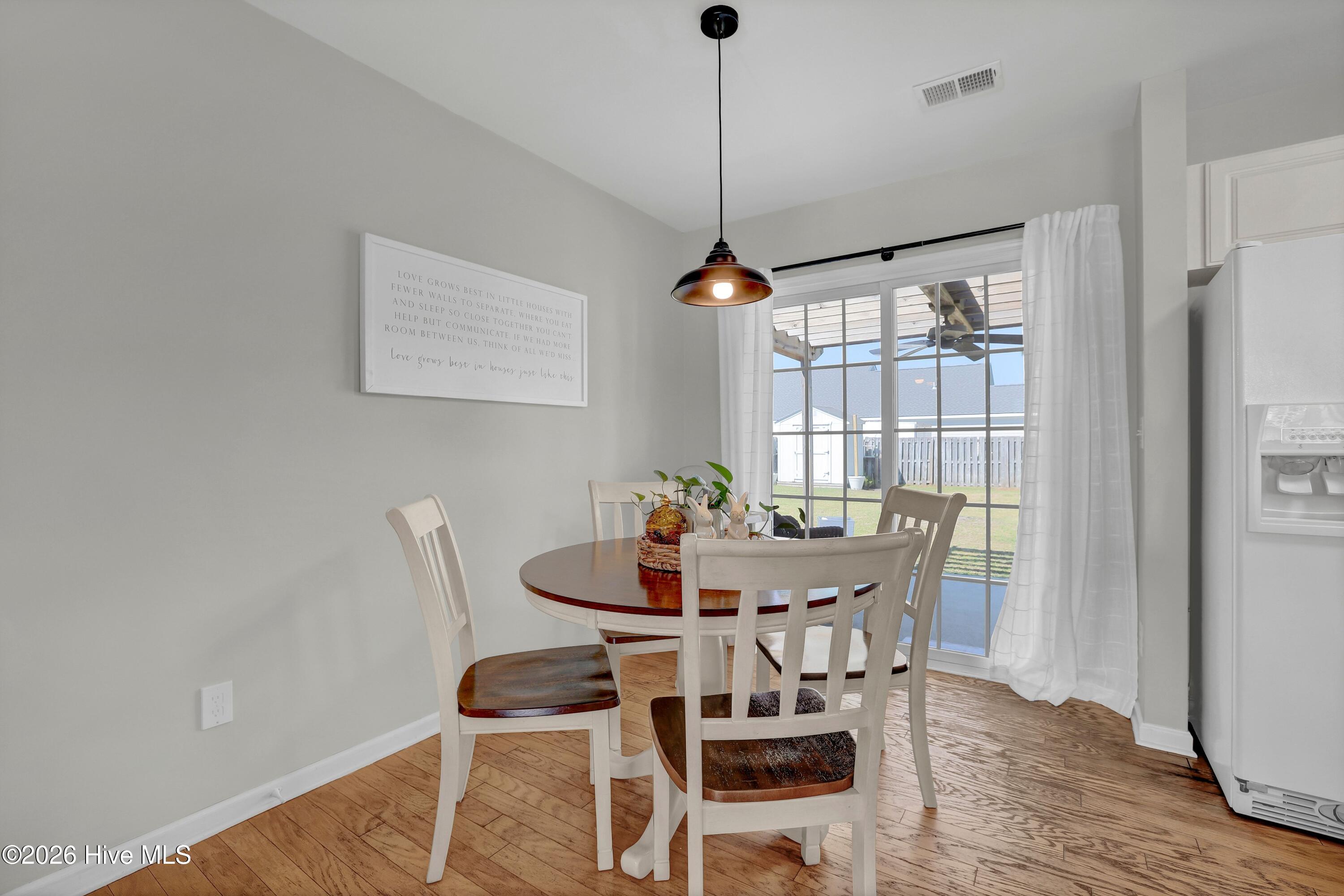 100561513 | Photo 11