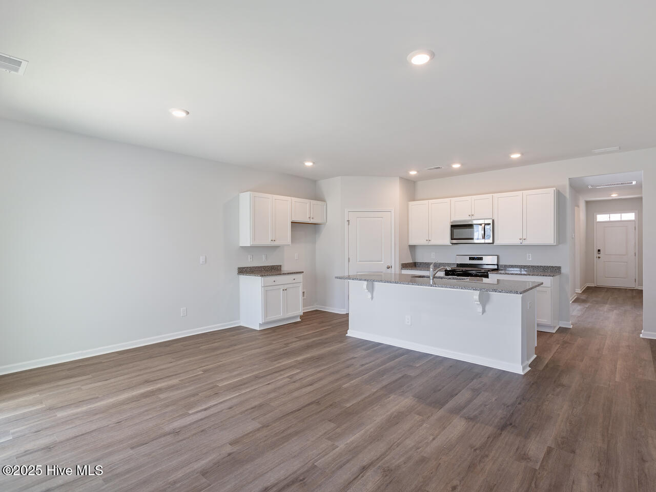 100547716 | Photo 15