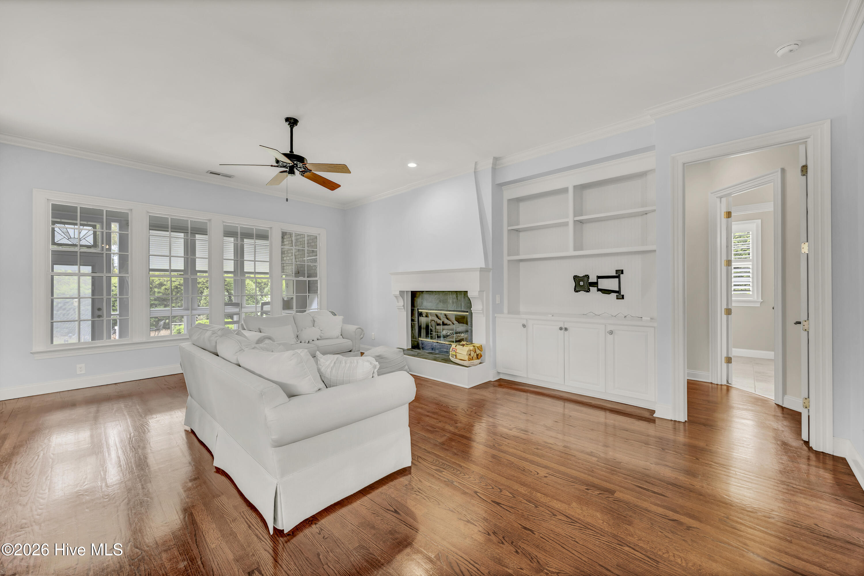 100565766 | Photo 12