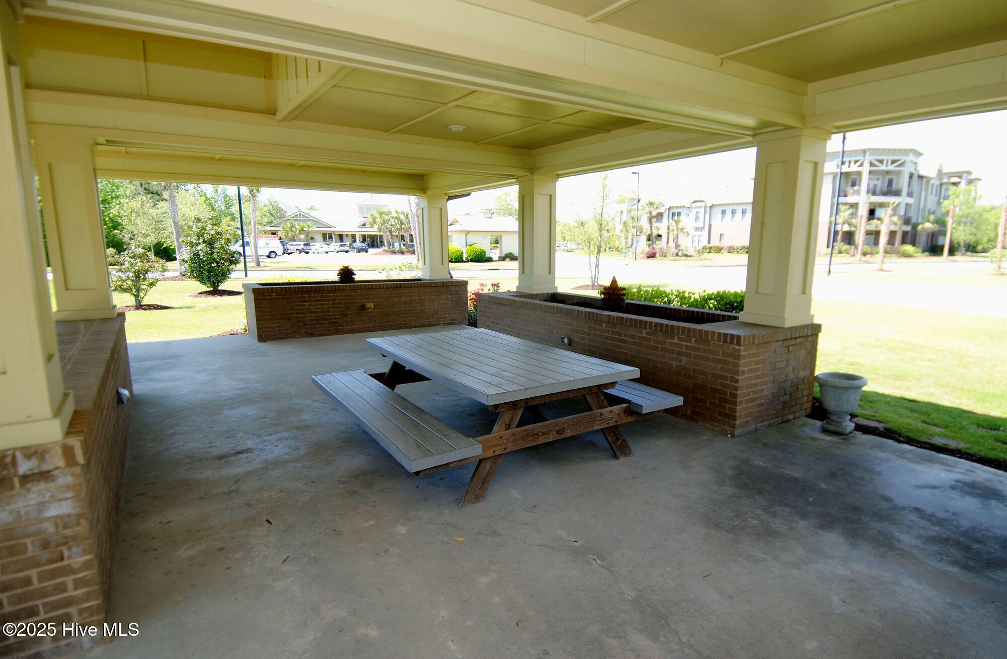 100536723 | Photo 75