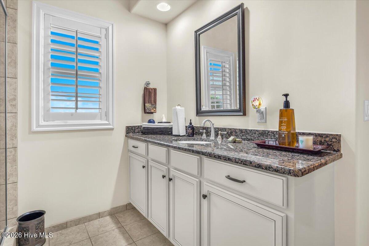 100553917 | Photo 35