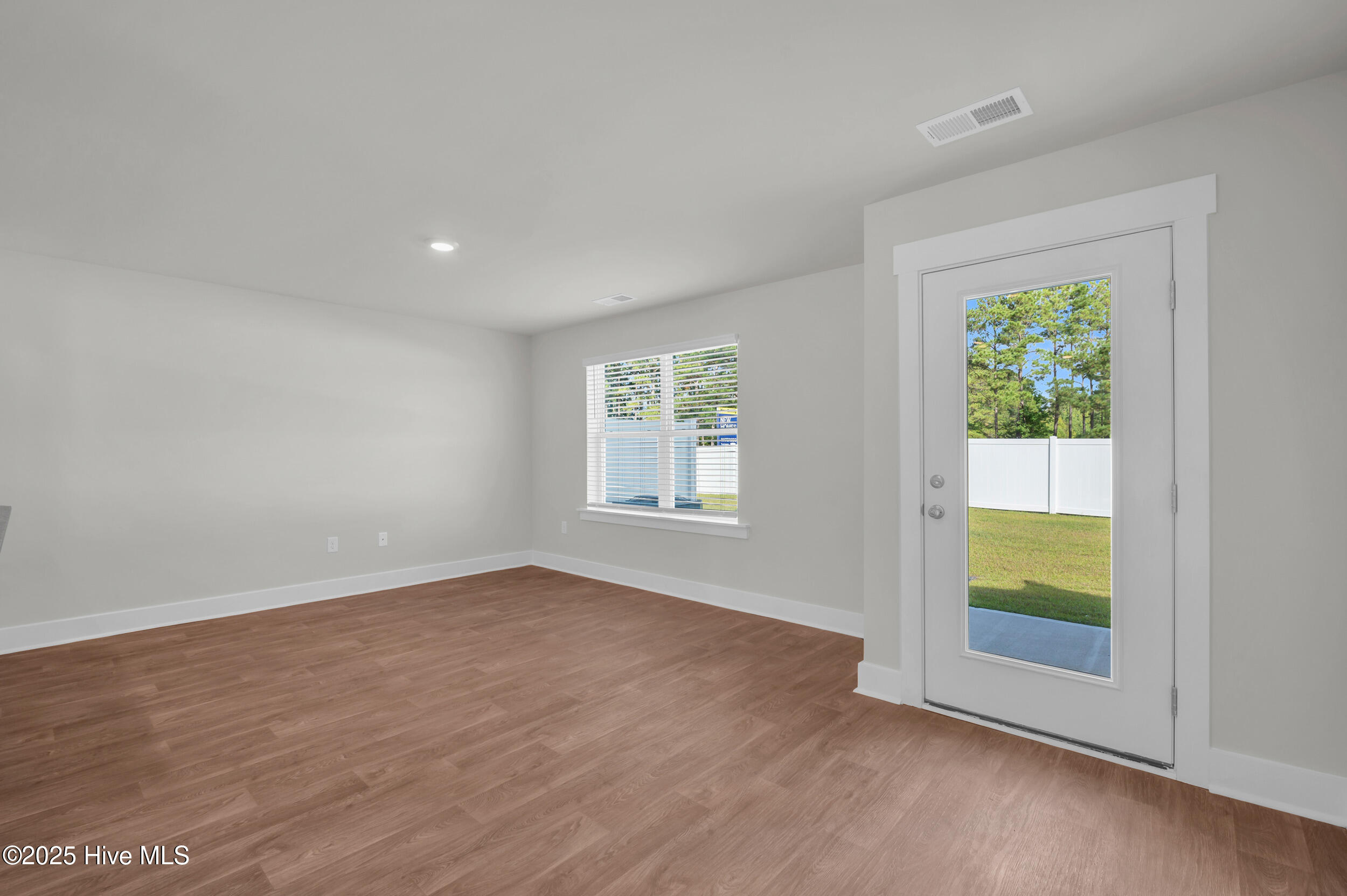 100539430 | Photo 12