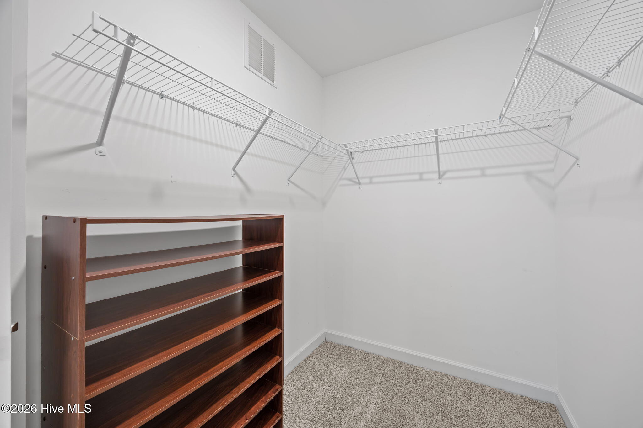 100561063 | Photo 16