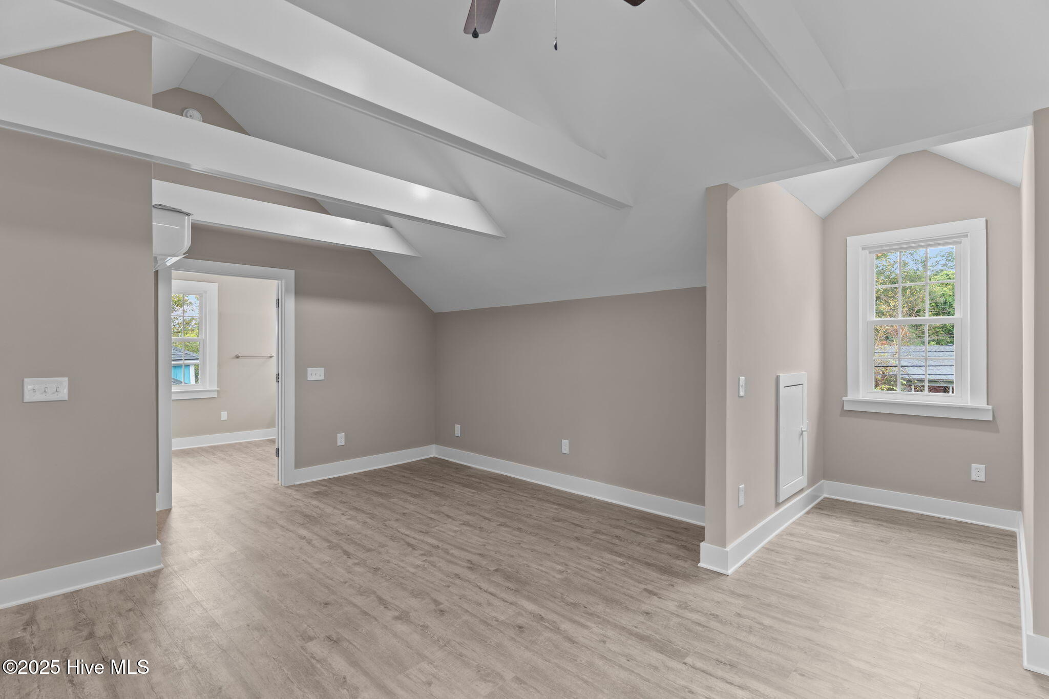 100542259 | Photo 33