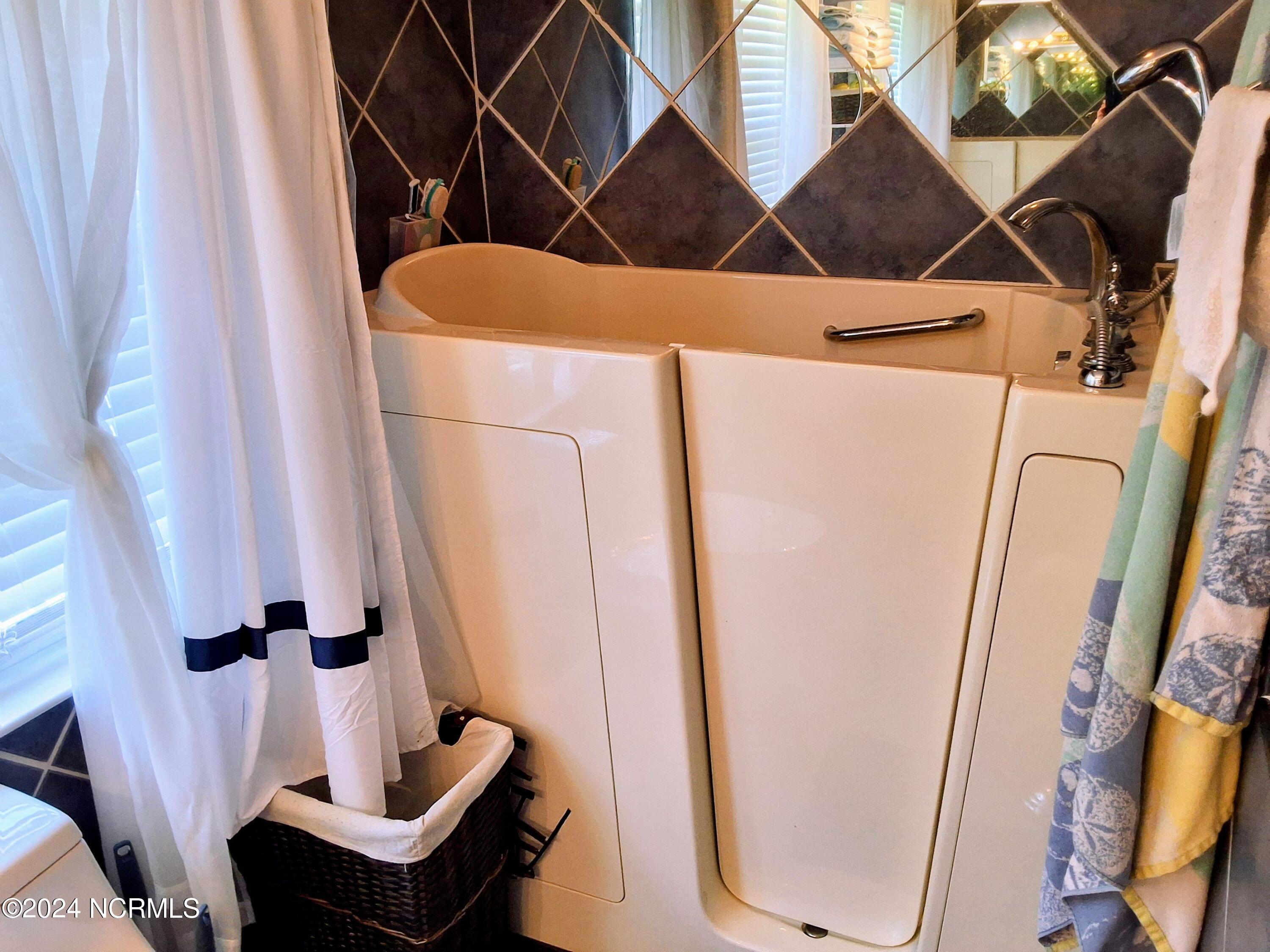 100463336 | Photo 30