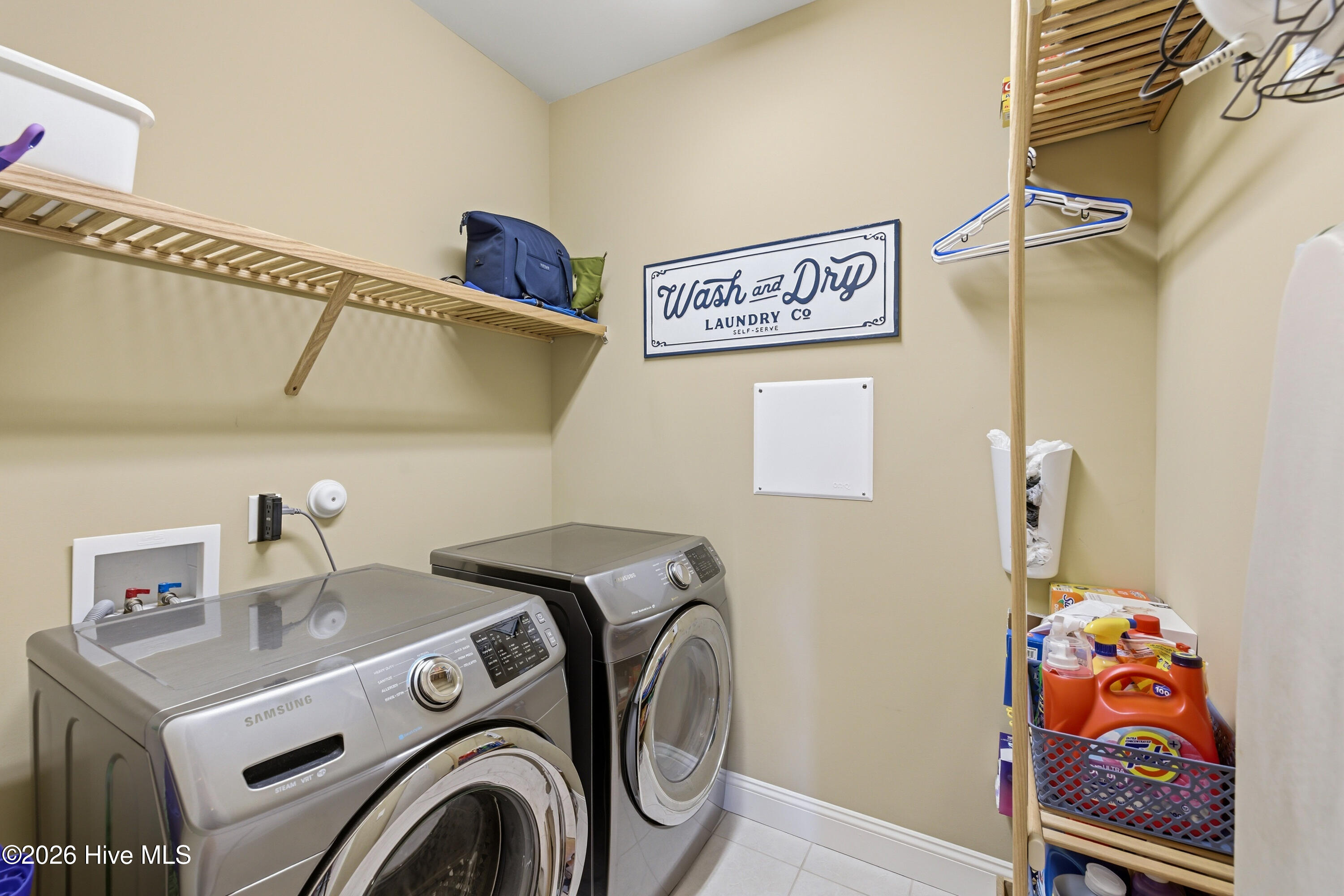 100570456 | Photo 41